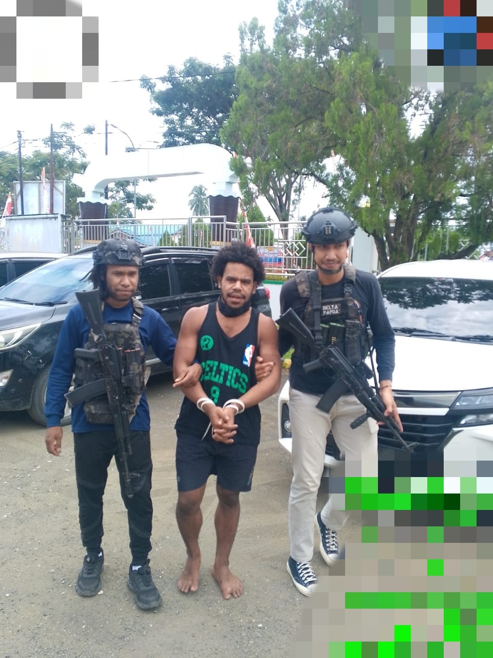 Satgas Ops Damai Cartenz Kawal Serah Terima Tersangka Anis Telenggen ke Kejaksaan Negeri Nabire