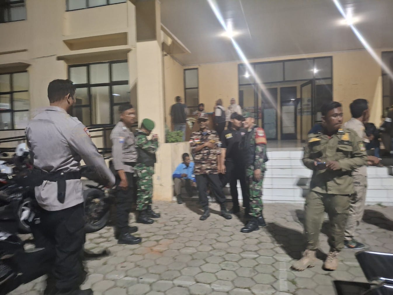 Patroli Malam Di Pebayuran, TNI-Polri Gandeng Ormas Dan Warga Cegah Tawuran Remaja