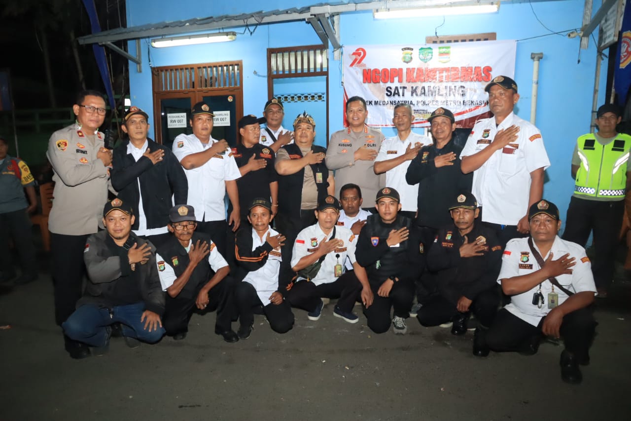 Ngopi Sat Kamling Polsek Medansatria, Kapolres Metro Bekasi Kota Apresiasi Peran Warga Dalam Menjaga Kamtibmas