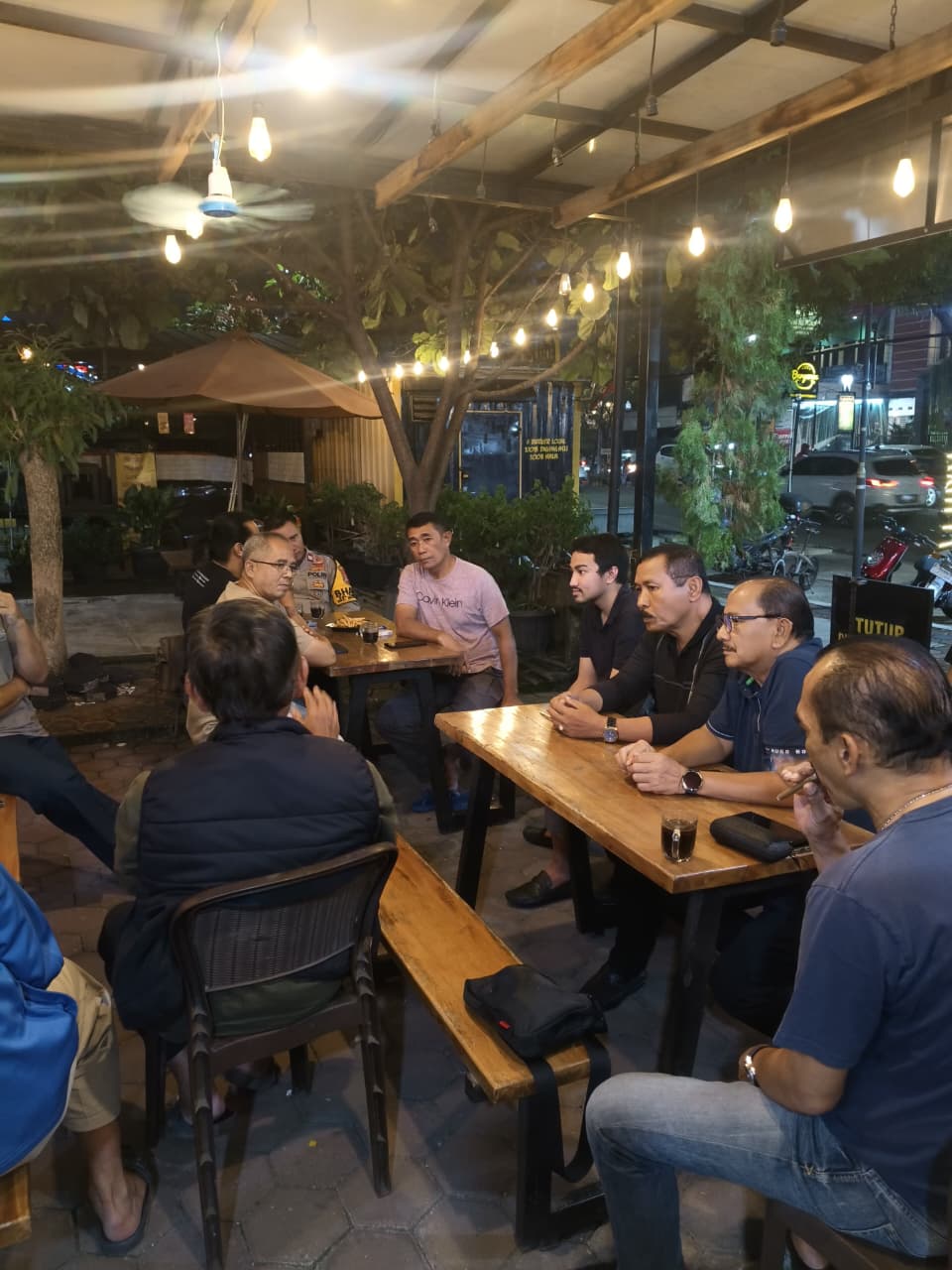Jalin Kedekatan, Bhabinkamtibmas Bantargebang Gelar “Kongko Kamtibmas” Bareng Warga