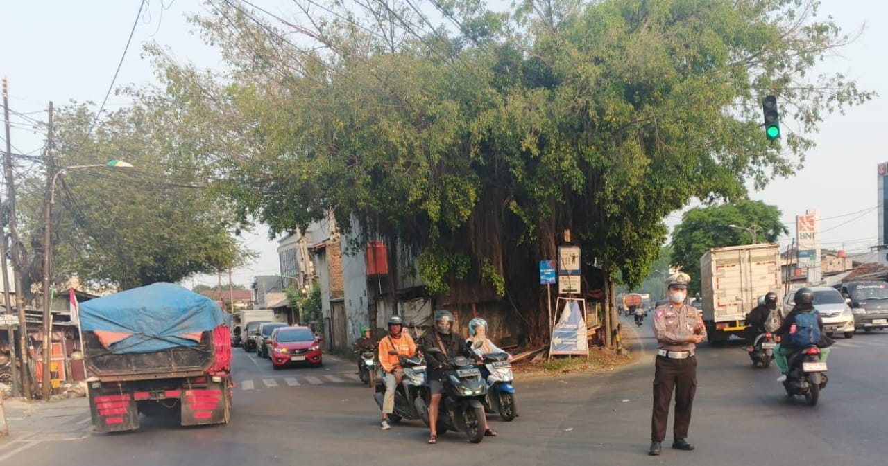 Pengaturan Arus Lalulintas Unit Lantas Polsek Bantargebang