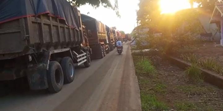 Dugaan Proyek Pertamina Di Pebayuran Tanpa AMDAL, Warga Karangharja Jadi Korban Debu Dan Jalan Licin