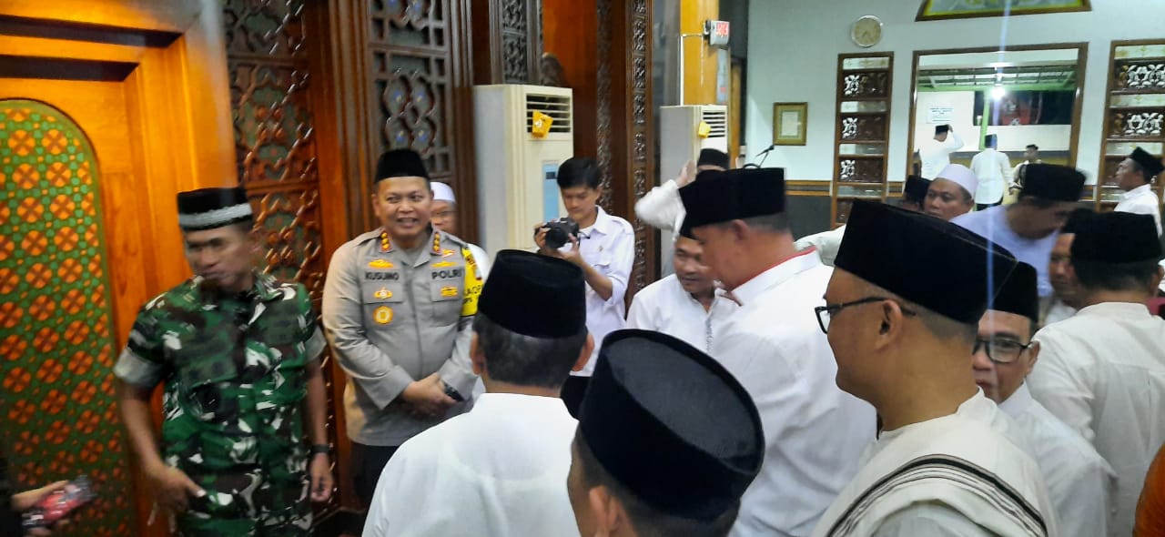 Kapolres Metro Bekasi Kota Hadiri Peringatan Maulid Nabi di Masjid Agung Al-Barkah