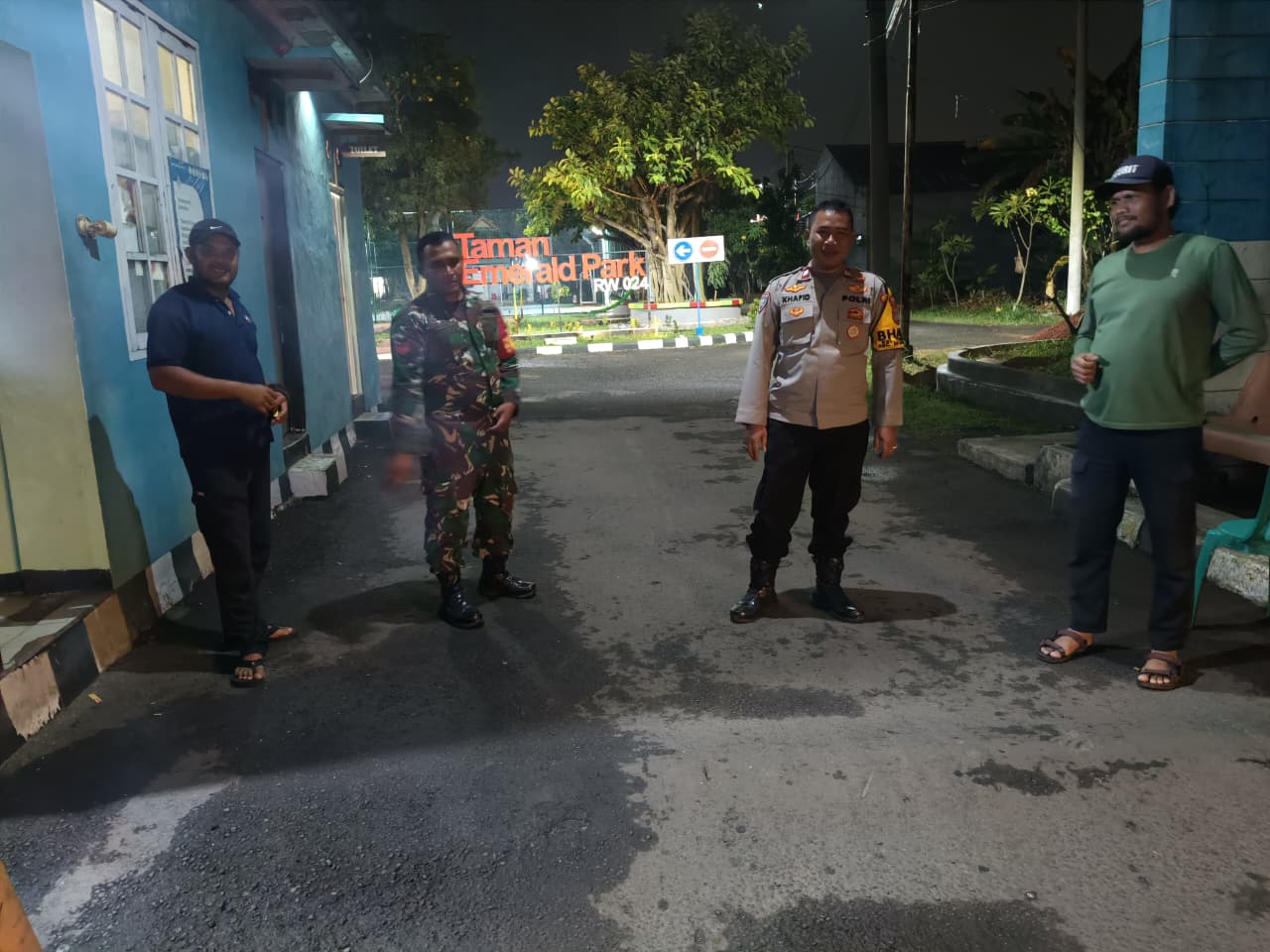 Perkuat Sinergi, TNI-Polri Gelar Patroli Dan Beri Imbauan di Cimuning