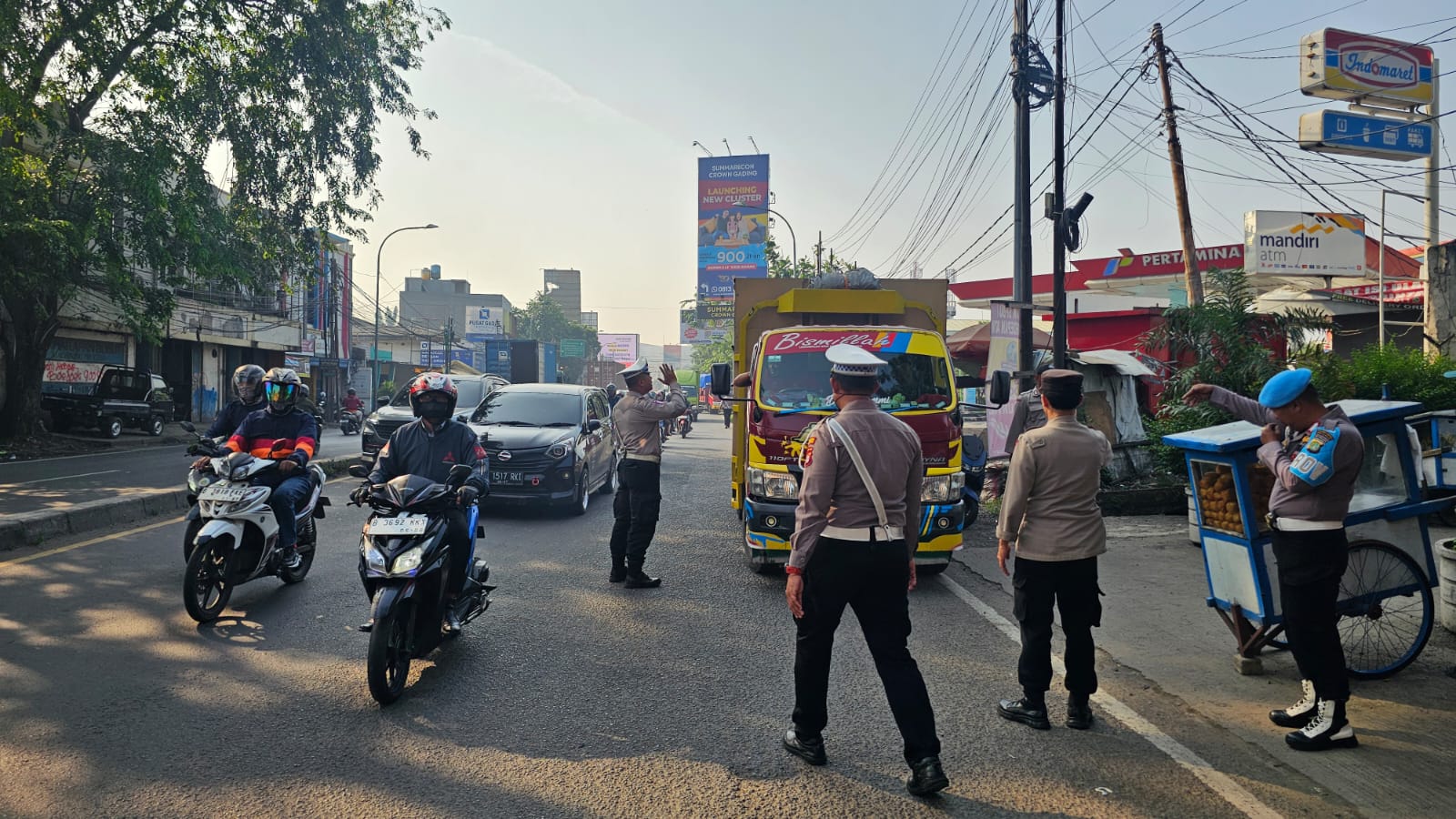 Polsek Medansatria Lakukan Pemantauan Dan Penyekatan di Perbatasan Bekasi-Jakarta Timur