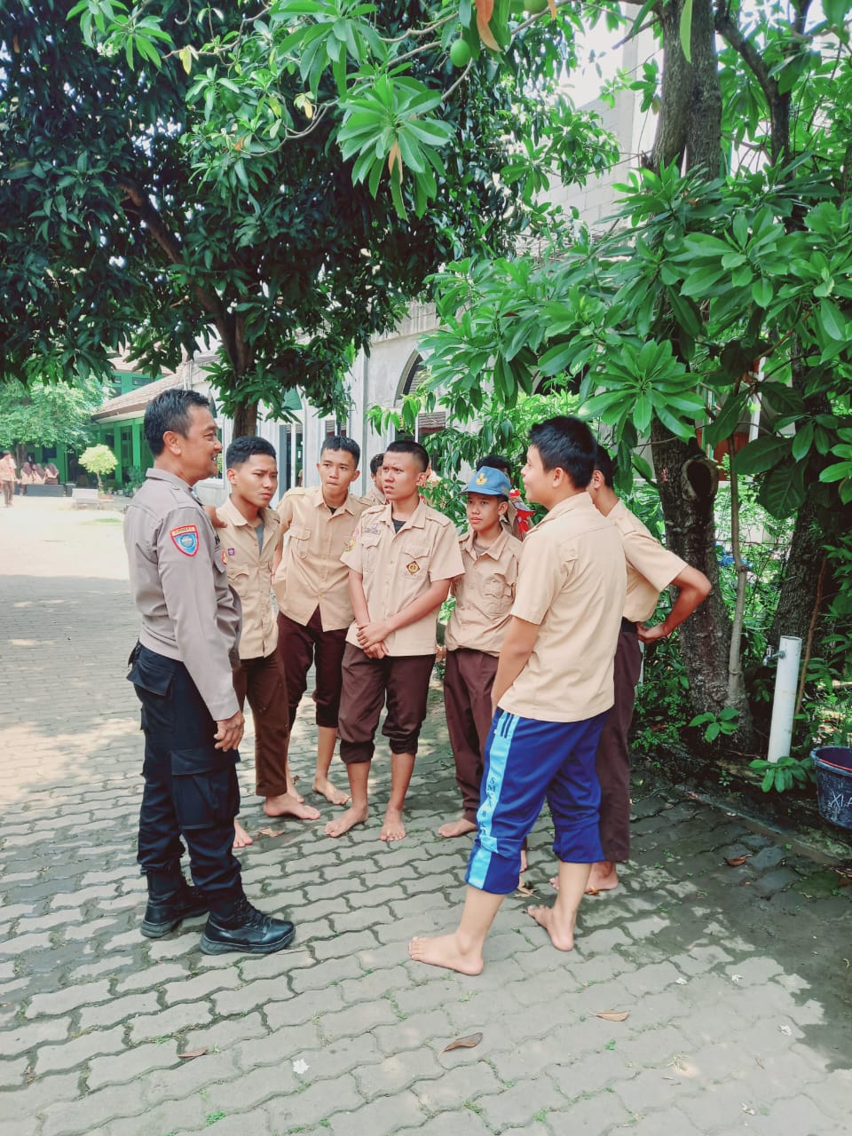 Tingkatkan Kedisiplinan Pelajar, Polsek Rawalumbu Beri Pembinaan Pada Pelajar SMKN 8