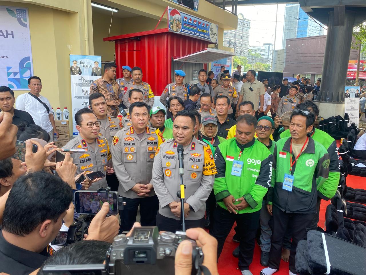 Jumat Peduli Polda Metro Jaya Luncurkan Rakyat Mart Dukung Gerakan Pangan Murah
