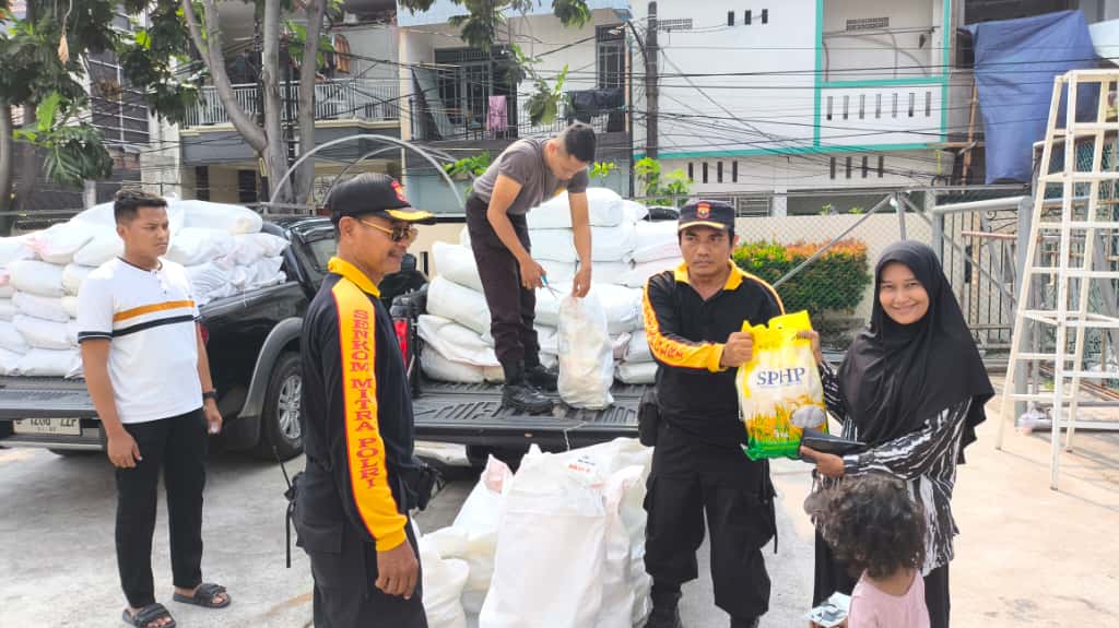 Polda Metro Jaya Gelar Gerakan Pangan Murah di Sunter Jaya Bersama Bulog Dan Senkom
