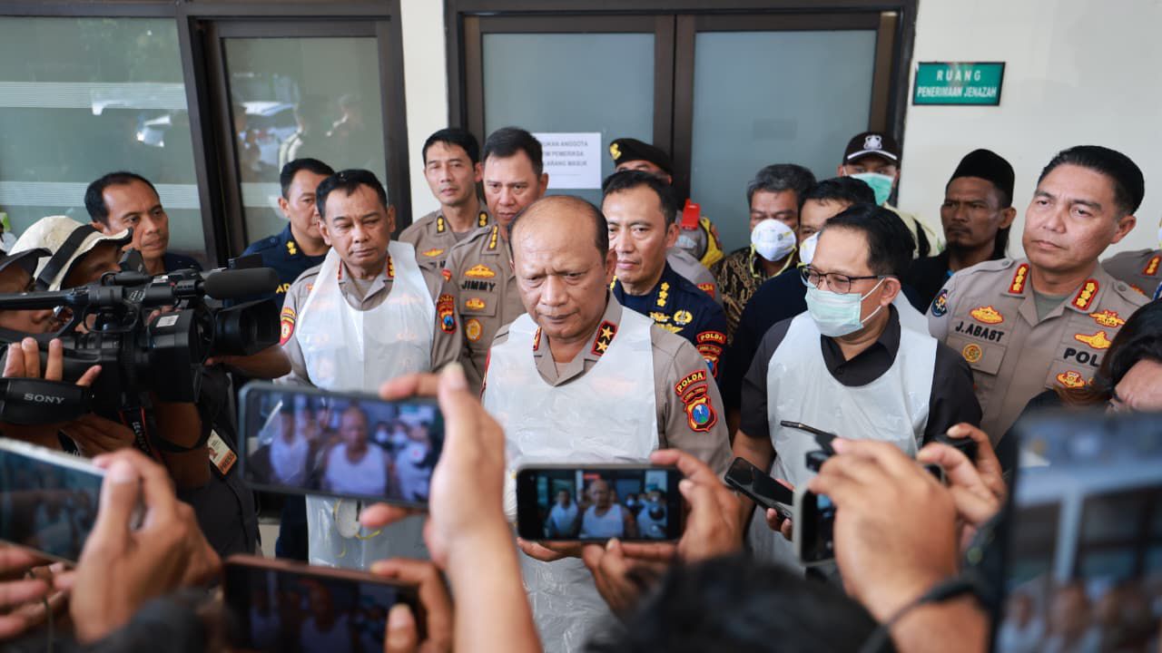 Kapolda Jatim Tegaskan Proses Identifikasi Korban Robohnya Bangunan  Pesantren Al-Khoziny Berjalan Intensif
