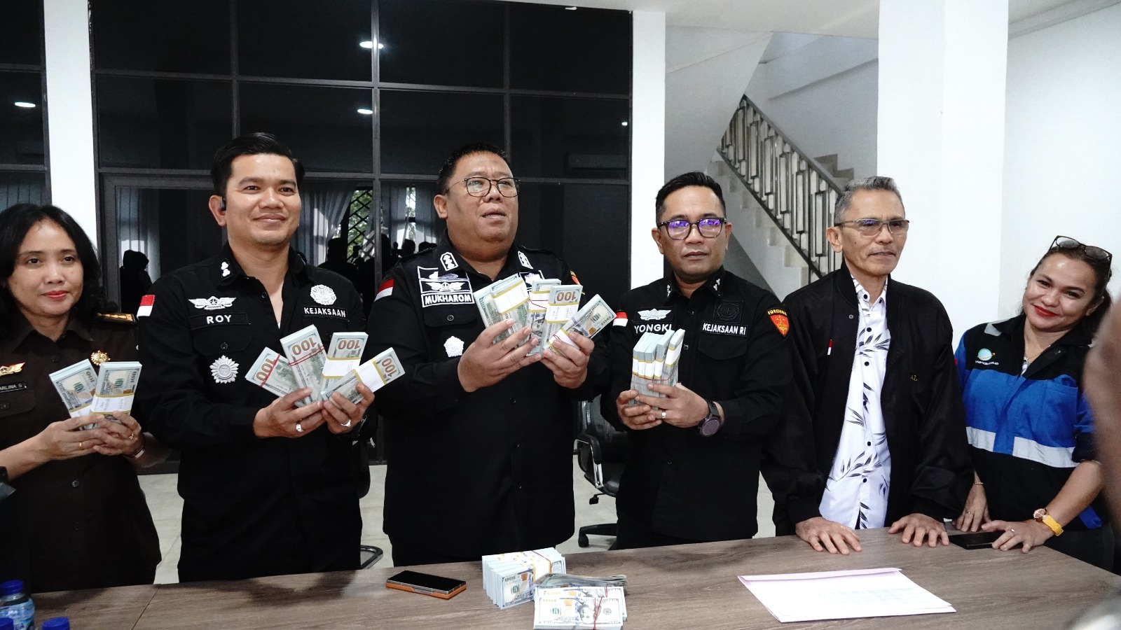 Kejati Kepri Terima Pengembalian Kerugian Keuangan Negara Sebesar $272.497 dalam Perkara Tipikor PNBP.
