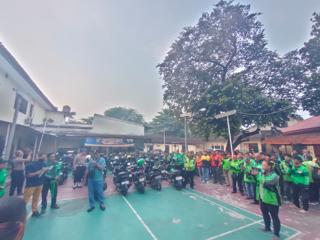 Keberangkatan Komunitas Ojol Wilayah Hukum Polsek Bantargebang Ikuti Apel Kamtibmas di Monas