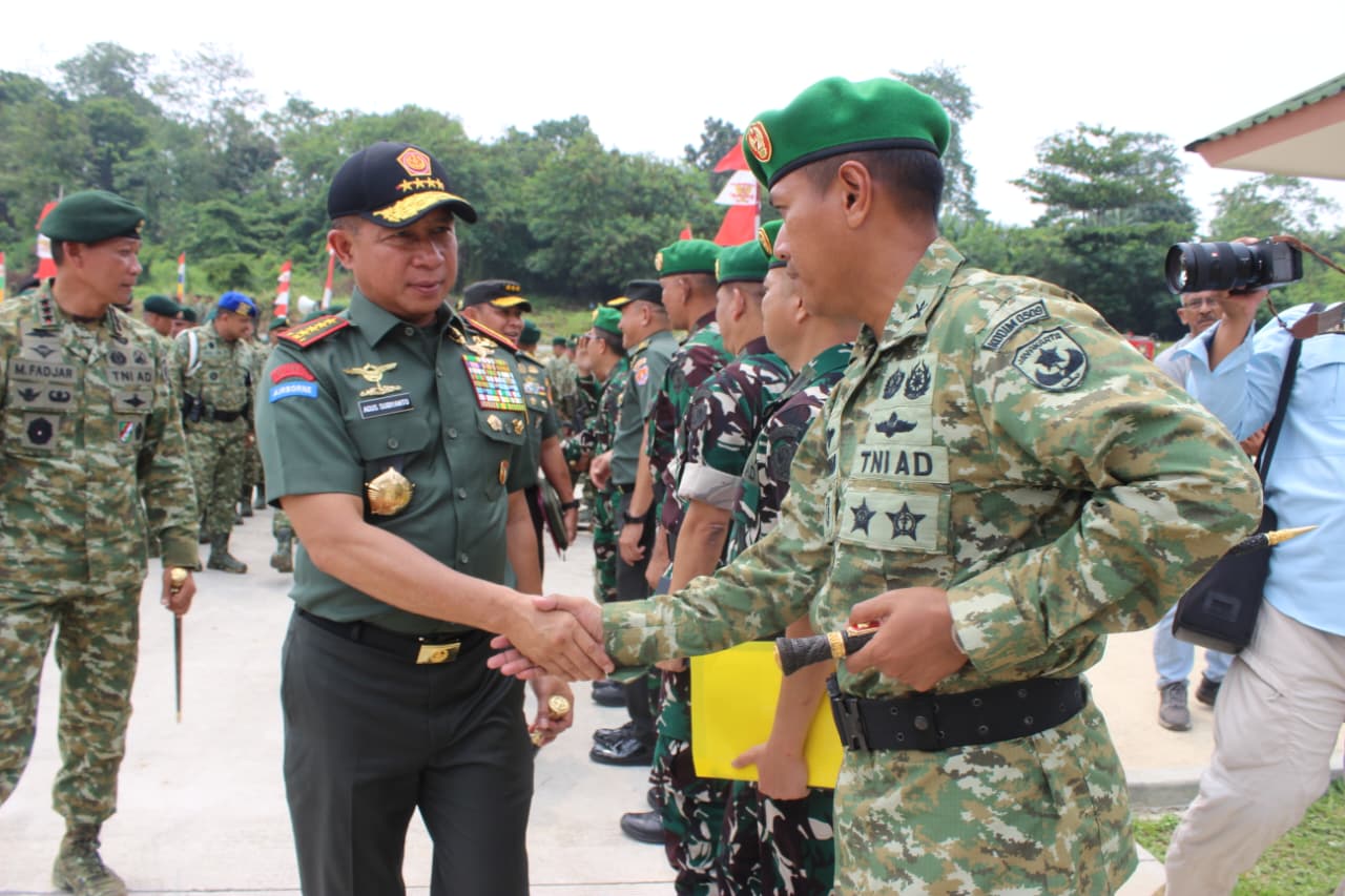 Panglima TNI Tinjau Yontaipur Kostrad Di Cikarang Selatan, Dandim 0509 Bekasi Motivasi Besar bagi Prajurit Di Daerah