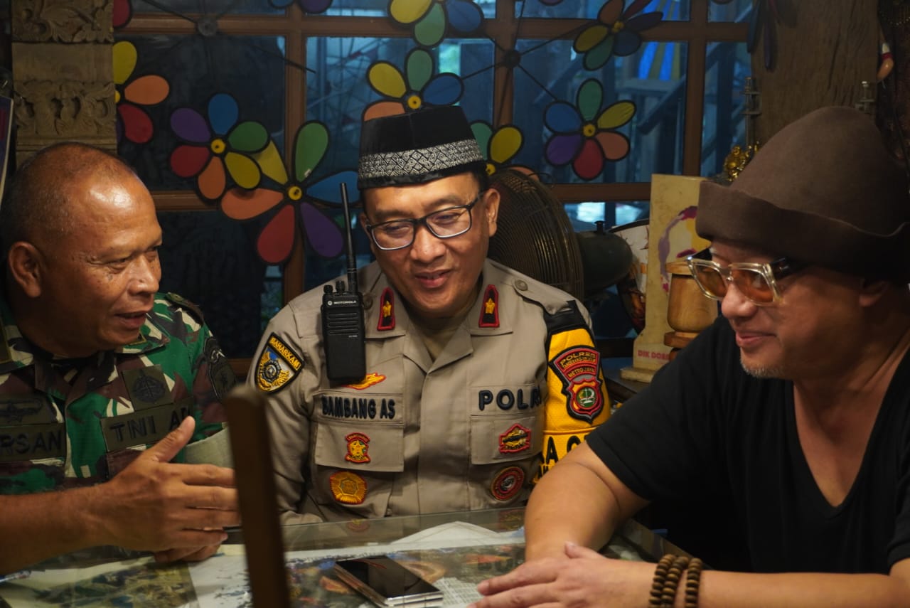 Silaturahmi Kapolsek Ciputat Timur ke Komunitas Rummah Goa Wujudkan Kolaborasi Dengan Potensi Masyarakat