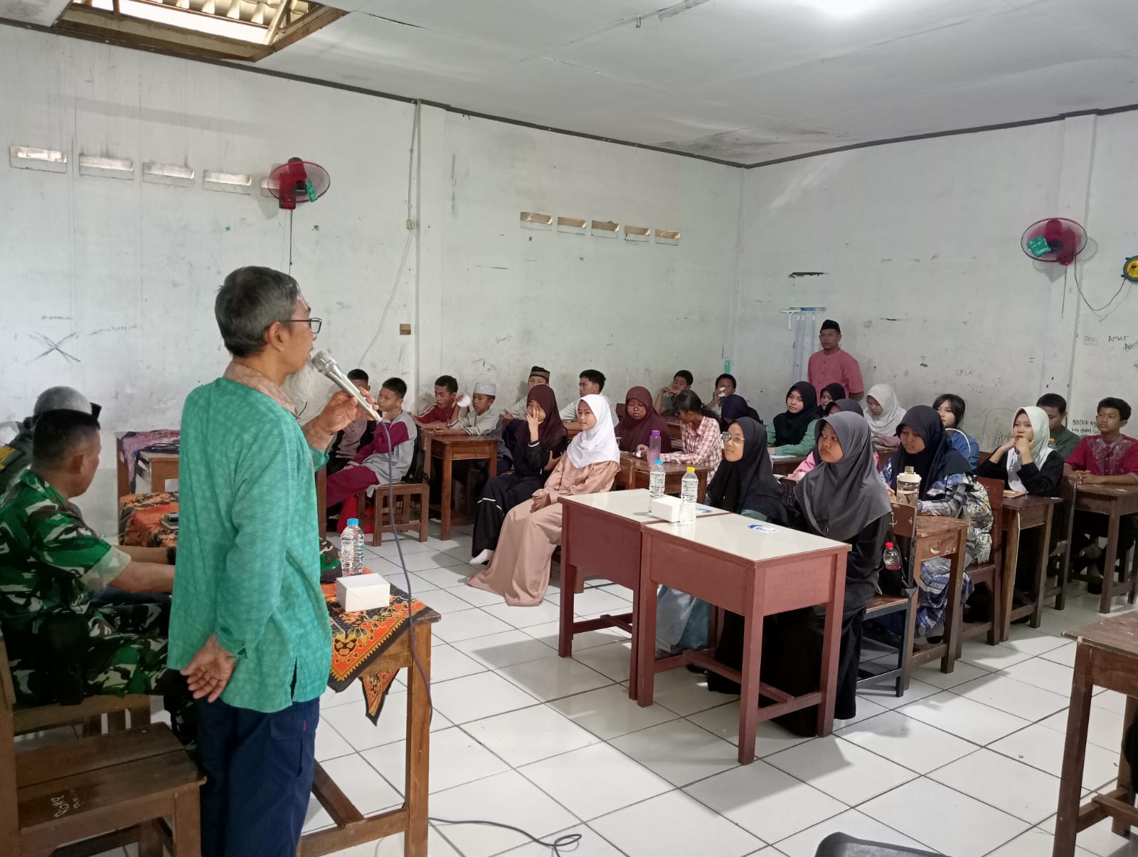 TMMD ke-126  Gelar Sosialisasi Bahaya Narkoba Si SMP Bina Bakti Serang Baru