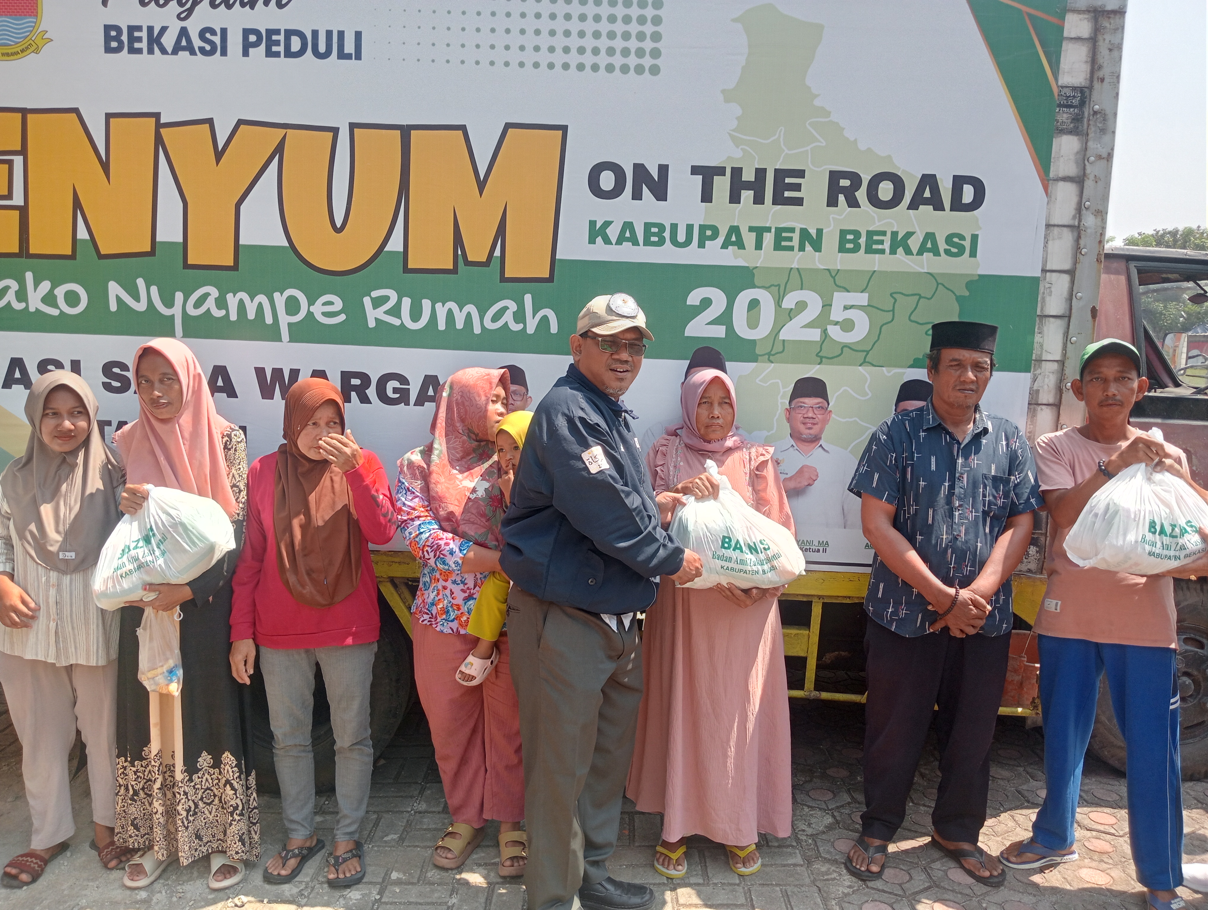 Baznas Kabupaten Bekasi Salurkan Bantuan 350 Paket Sembako Untuk Warga Lansia dan Duafa Serta Fakir Miskin