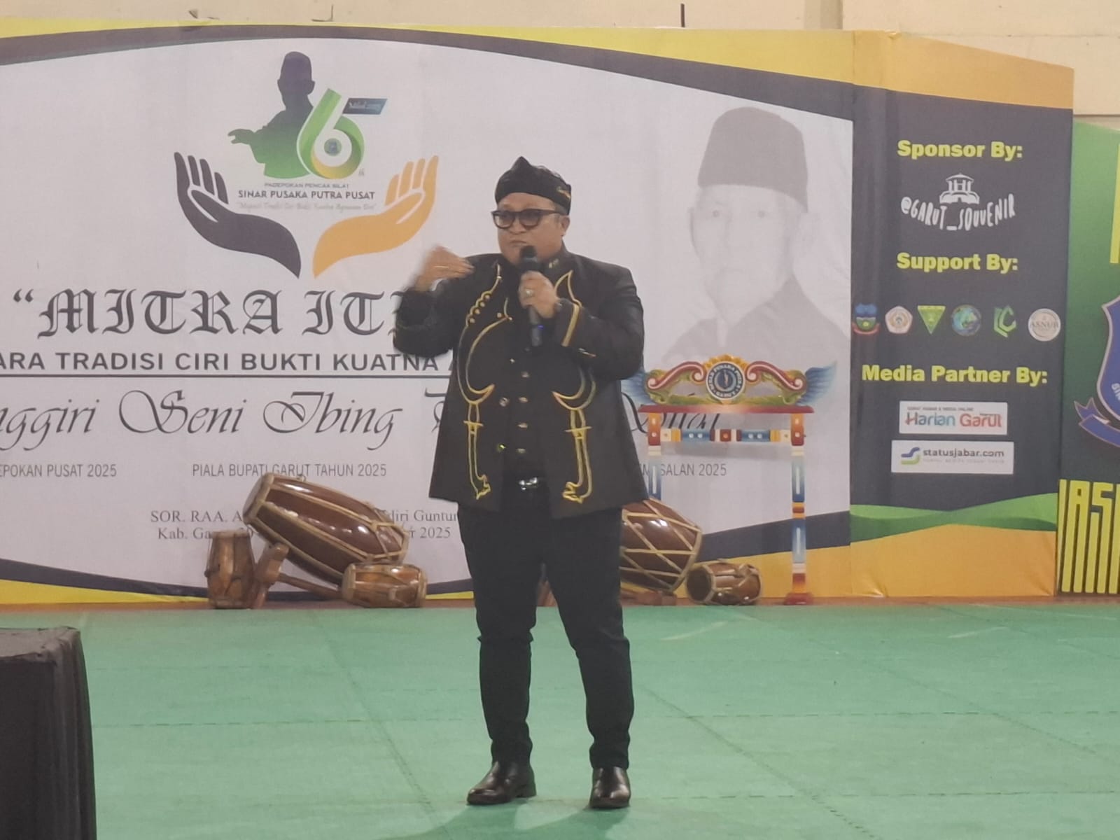 KGP. Ramlan Samsuri SE.CLA ( Kakang Prabu ) Lembaga Dinasty Kaluhuran Galuh Pakuan Padjadjaran ( KGPP) Hadiri Pasanggiri Intern Pencak Silat Di Garut, Bukti Nyata Komitmen terhadap Budaya Pasilatan Nusantara