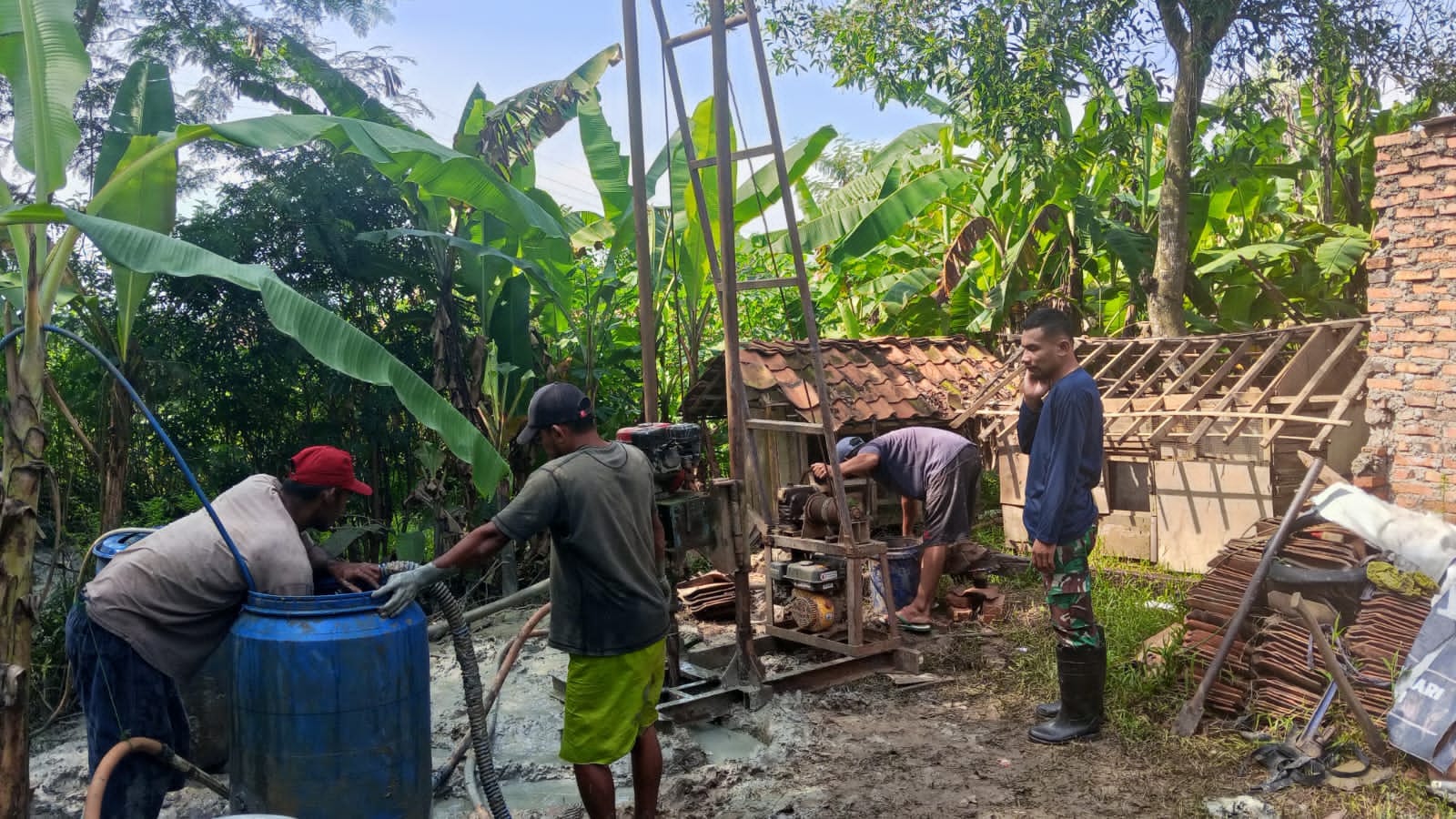 Doa Dan Rasa Syukur Warga Mengalir Bersama Air Bersih TMMD Ke-126 Di Desa Nagacipta