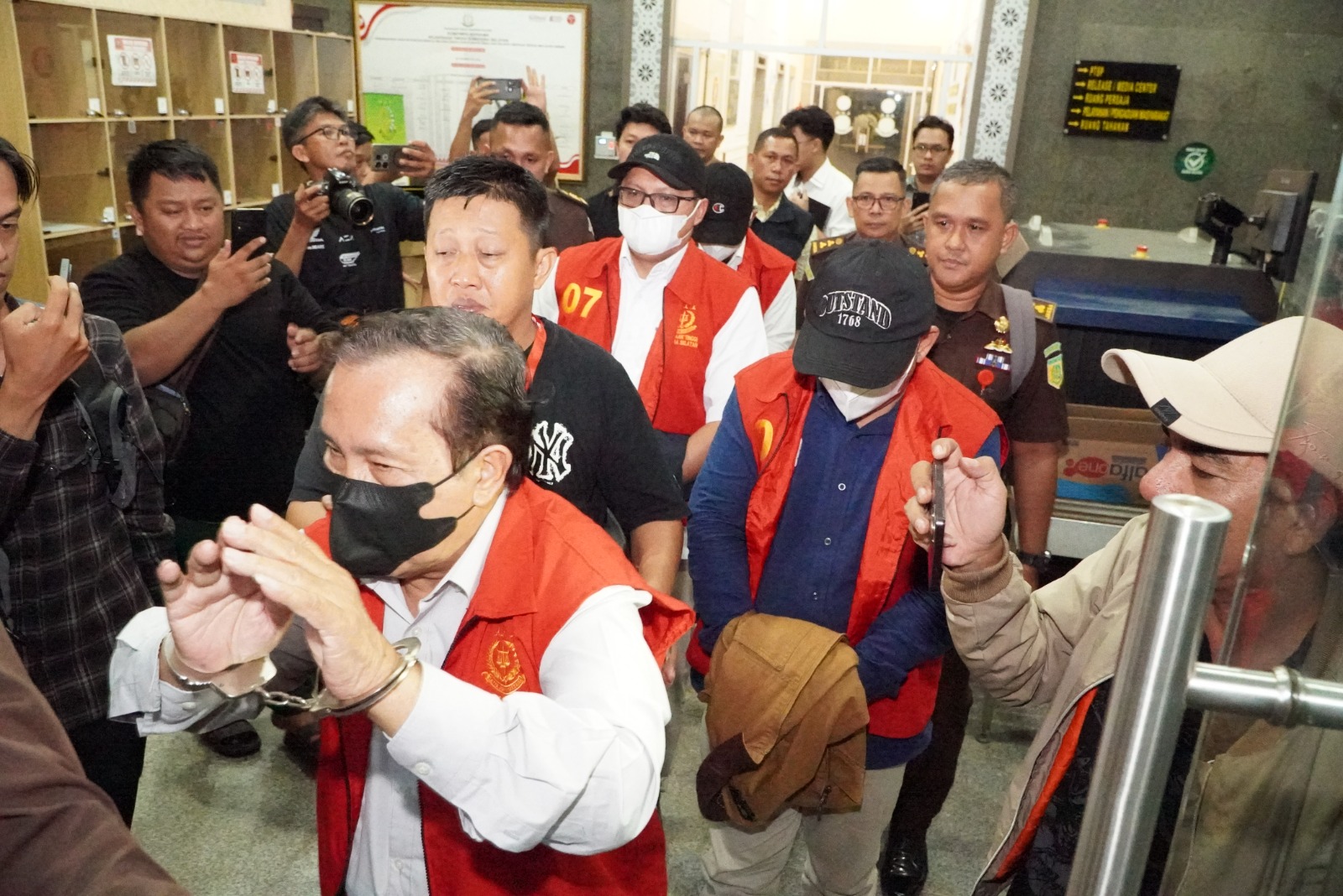 Kejati Sumsel Menetapkan 6 Orang Tersangka Terkait Dugaan Tindak Pidana Korupsi Pemberian Fasilitas Pinjaman Kredit Dari BANK Plat Merah Kepada PT. BSS dan PT. SAL.