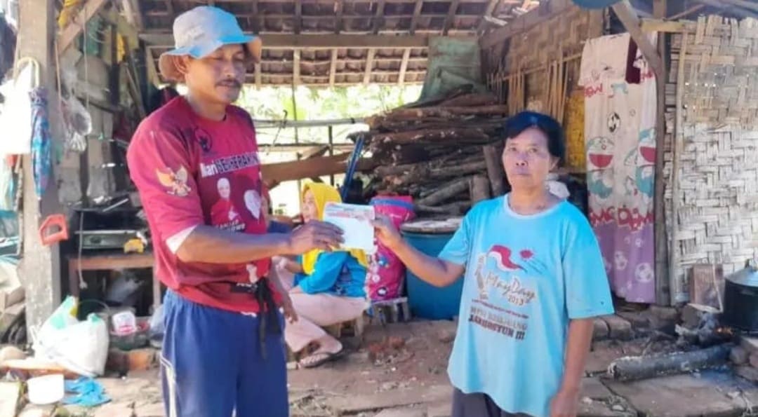 Gercep! Anggota DPRD Lampung Andy Roby Bantu Bedah Rumah Janda Tua di Pringsewu