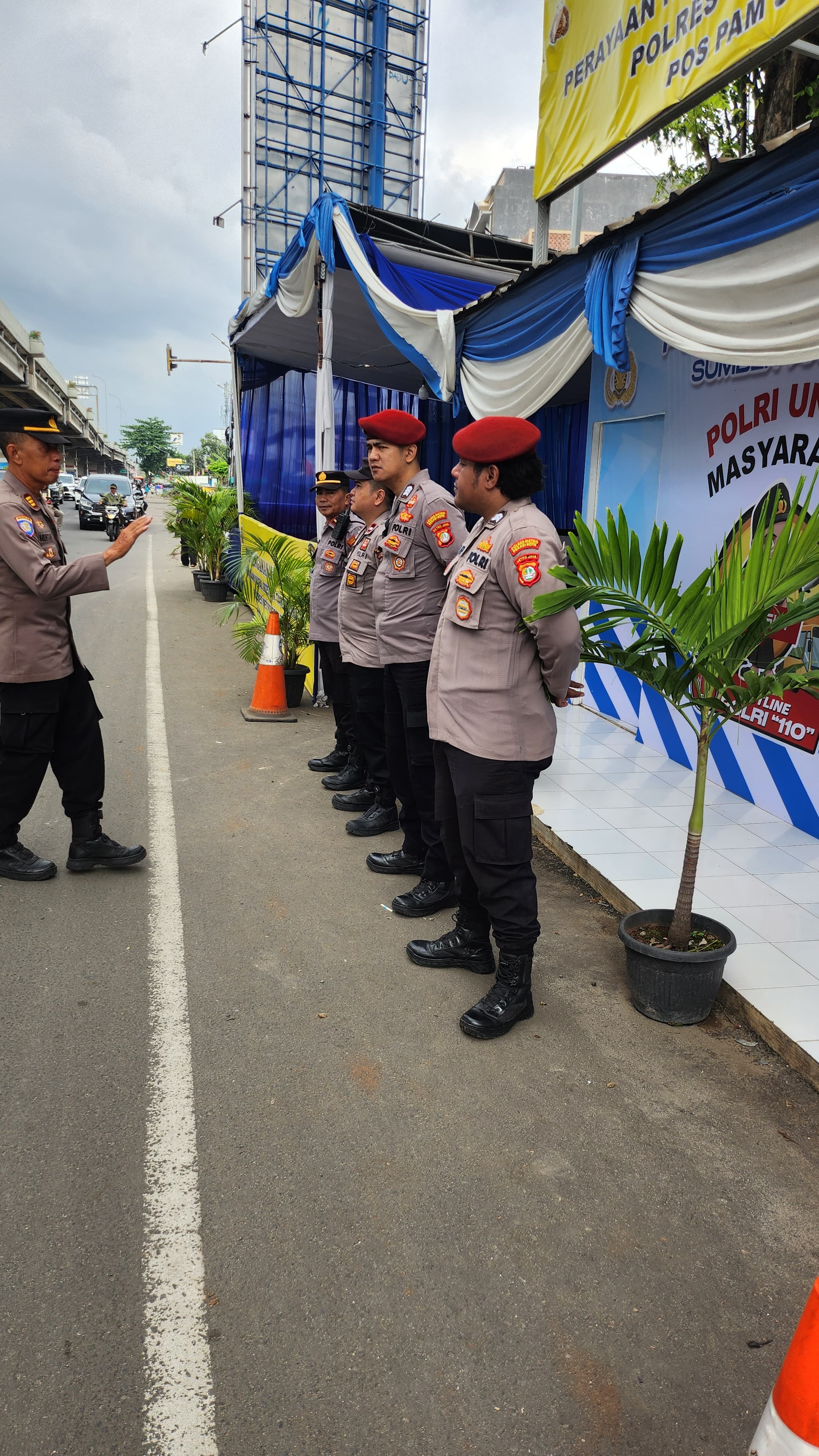 Pos Pam Sumber Arta Polsek Bekasi Barat Siap Melayani Kegiatan Masyarakat Nataru
