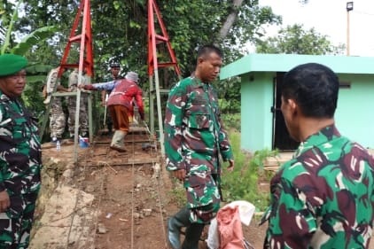 Dandim 0509 Bekasi Tinjau Pembangunan Jembatan Manggala Pastikan Jembatan Gantung Aman Untuk Anak Sekolah