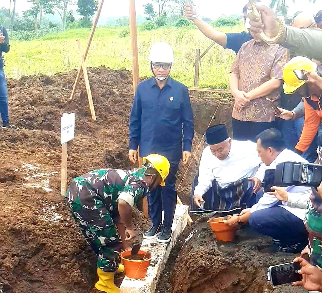 Menteri Desa Yandri Susanto Hadiri Pelekatakan Batu Pertama KDMP Desa Kembangbelor, Tekankan Pentingnya Sinergi Dengan Bumdes