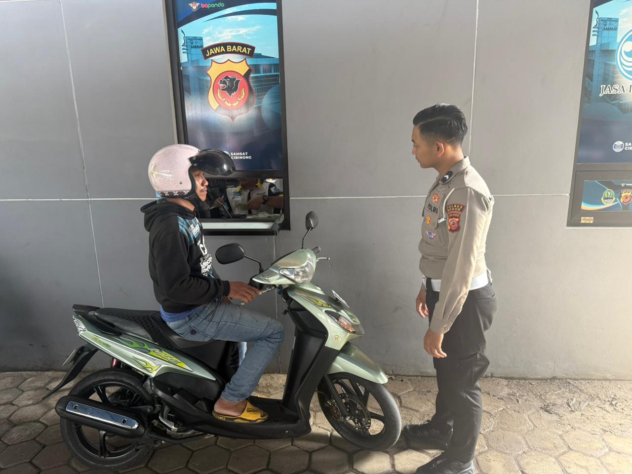 Pelayanan Yan Drive Thru Dan E-Samsat Kepada Masyarakat Sangat Humanis