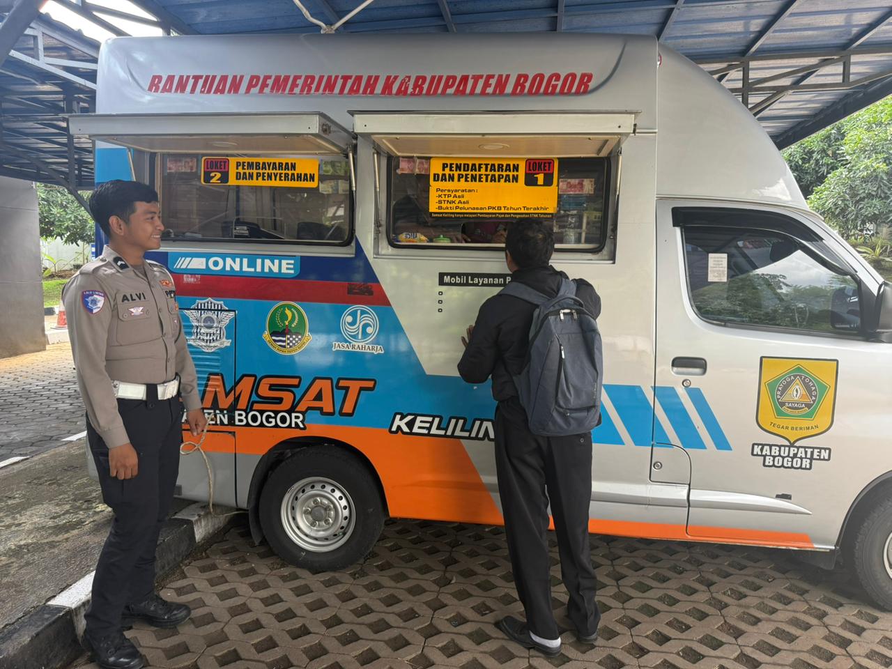 Pelayanan Yan Drive Thru Dan E-Samsat Kepada Masyarakat Sangat Humanis