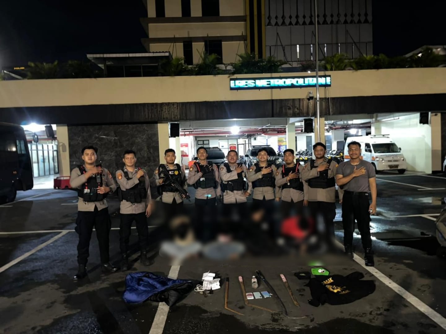 Cegah Aksi Kejahatan Jalanan, Tim 3 Perintis Presisi Polres Metro Bekasi Kota Amankan 4 Pemuda Bersenjata Tajam di Jakasampurna