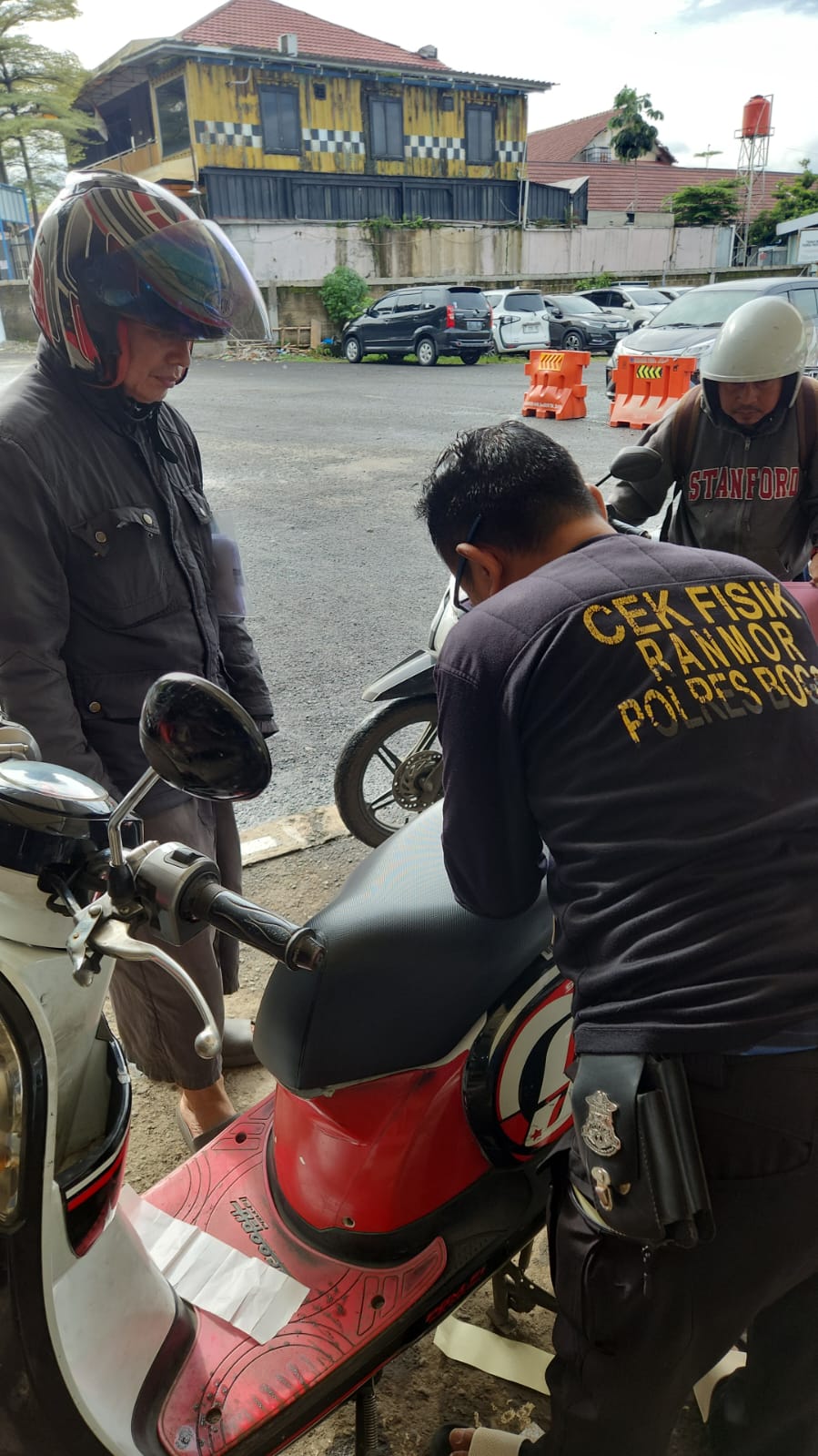 Pelayanan Prima Samsat Cibinong Bogor Warga Rasakan Kemudahan dan Kenyamanan