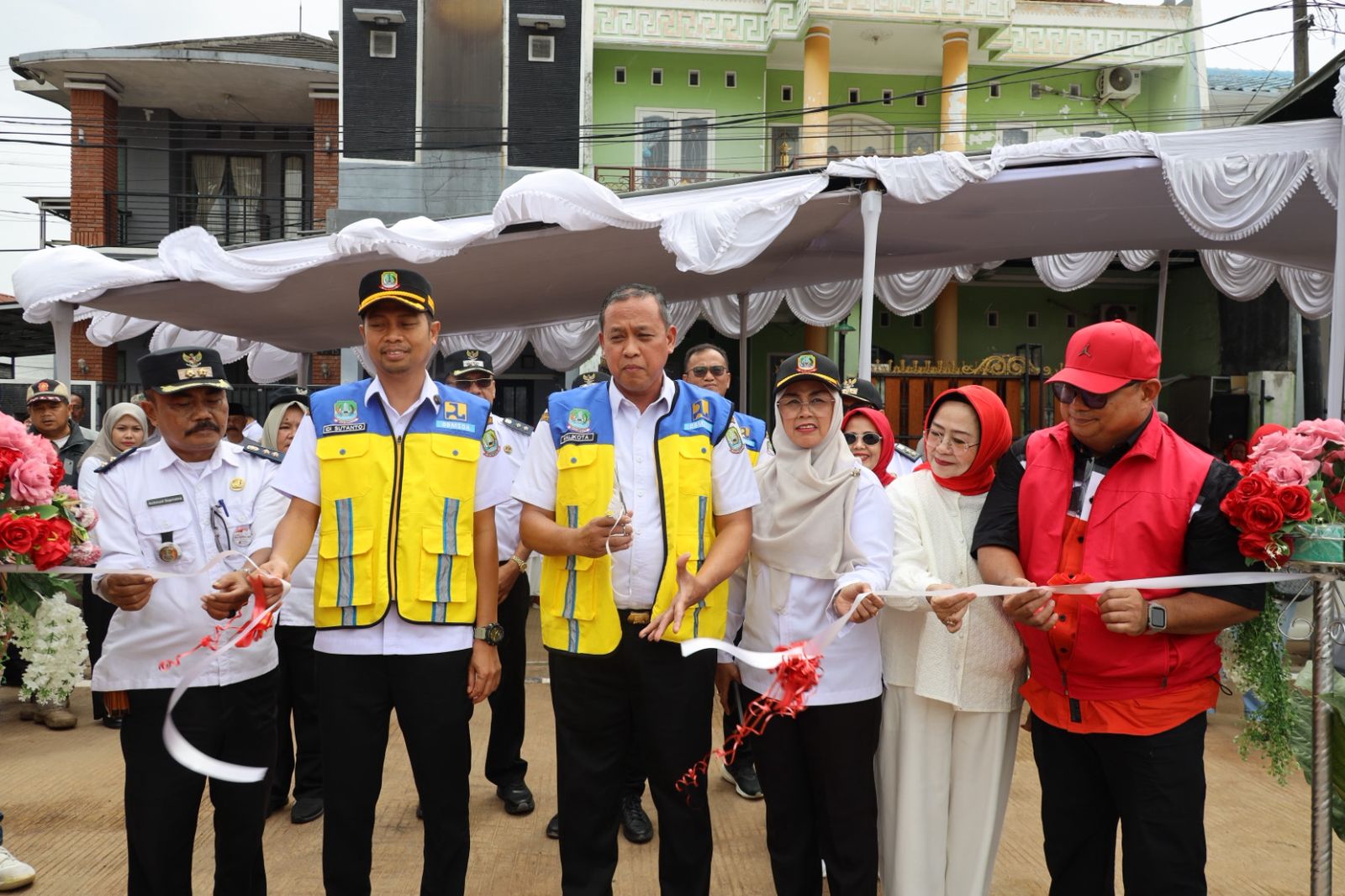 Cegah Banjir di Bekasi Barat, Wali Kota Bekasi Tri Resmikan Polder Griya Bintara