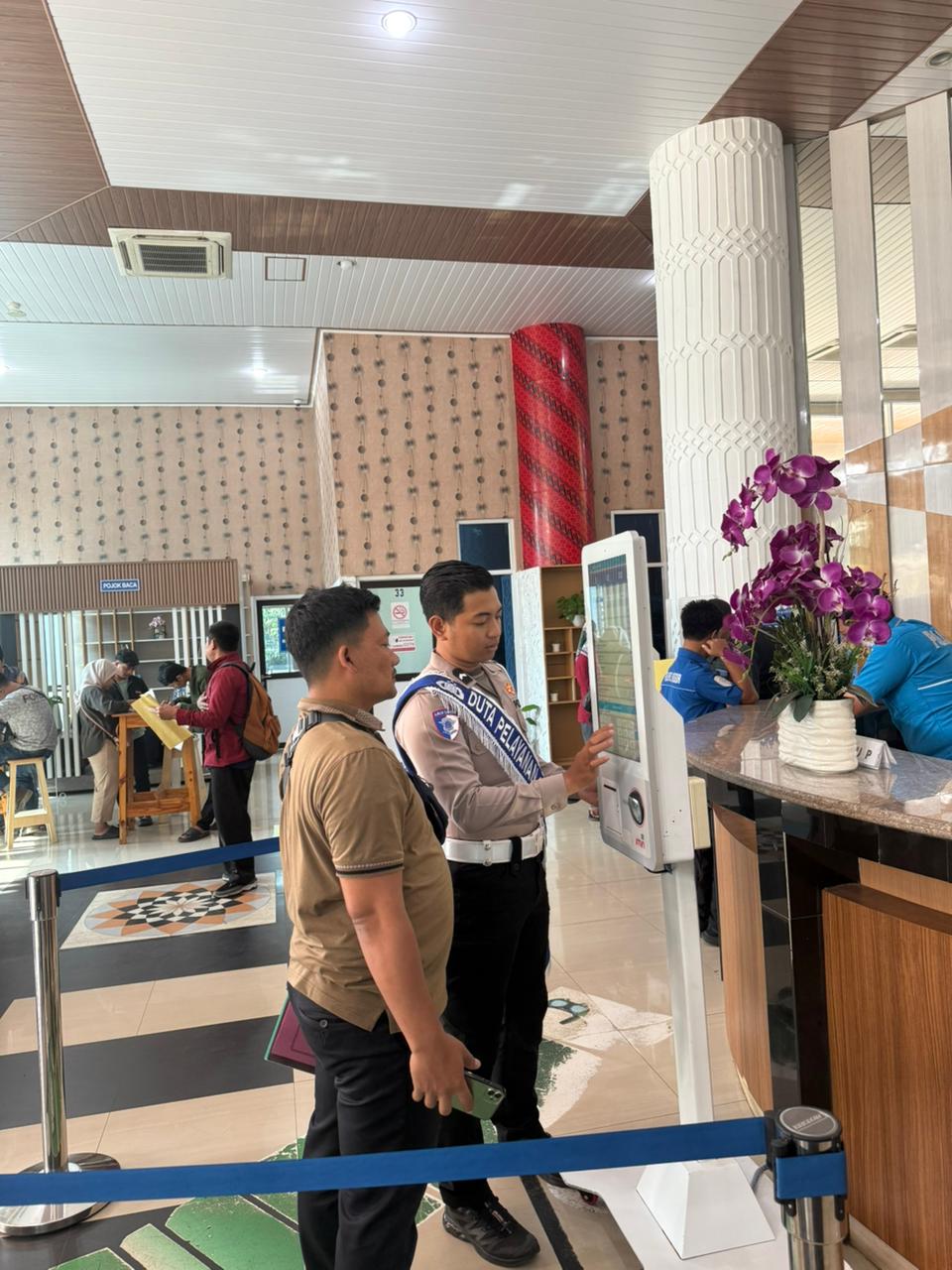 Pelayanan Humanis Front Office Samsat Cibinong, Warga Mengaku Sangat Terbantu