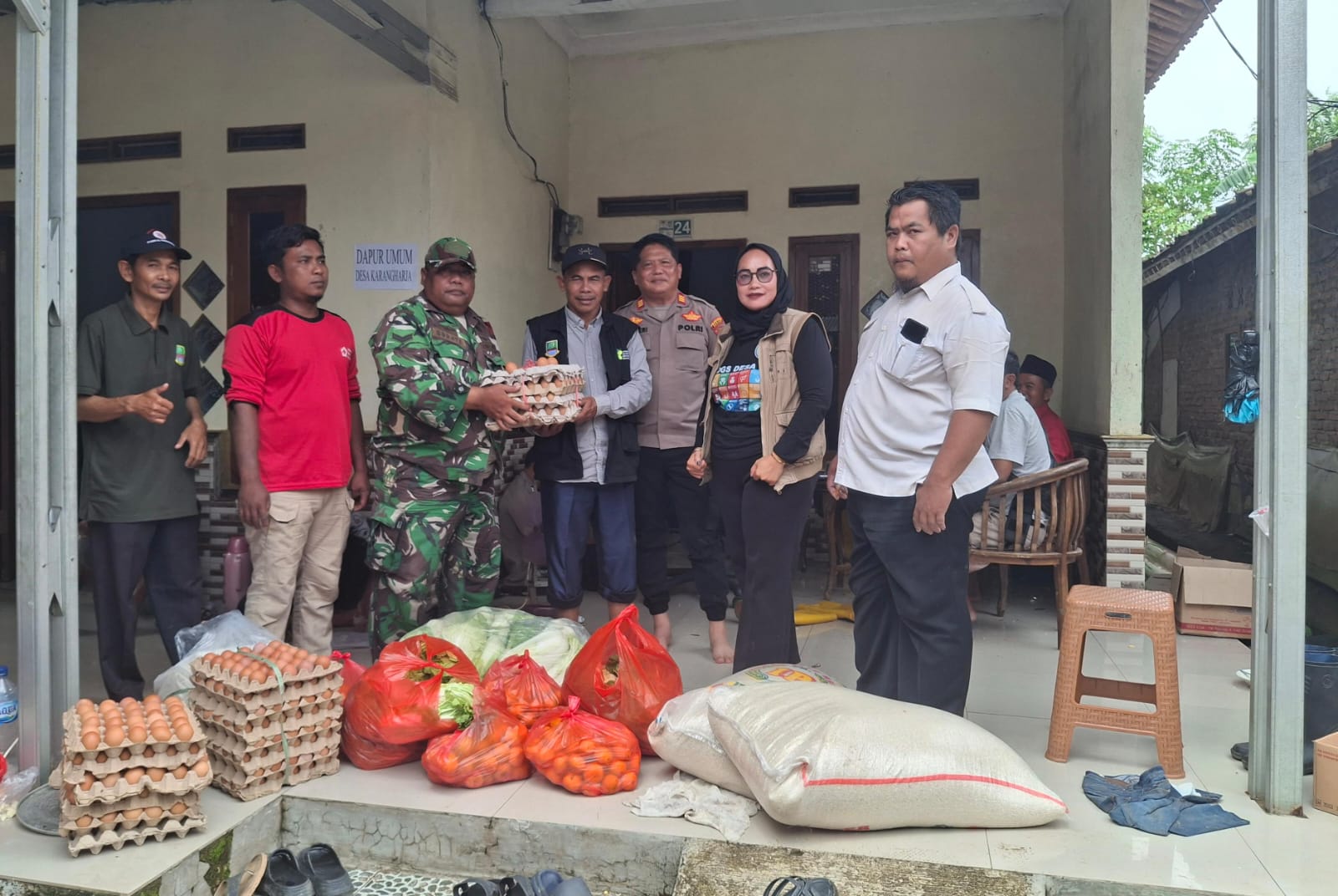 Sinergi TNI–Polri Dukung Pemulihan Warga Terdampak Banjir Di Desa Karang Harja