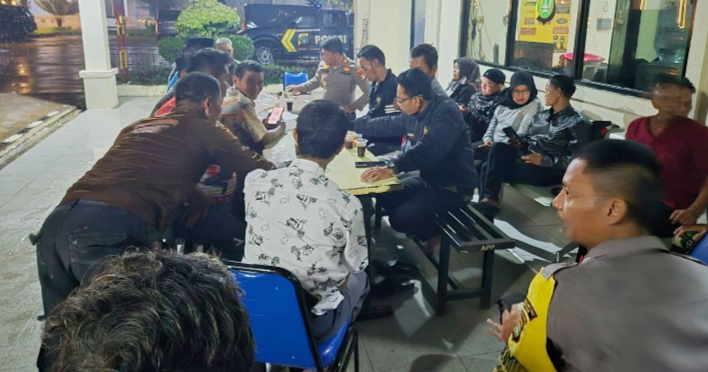 Lewat Ngopi Kamtibmas Kapolsek Dan Personel Ajak Warga Jaga Lingkungan