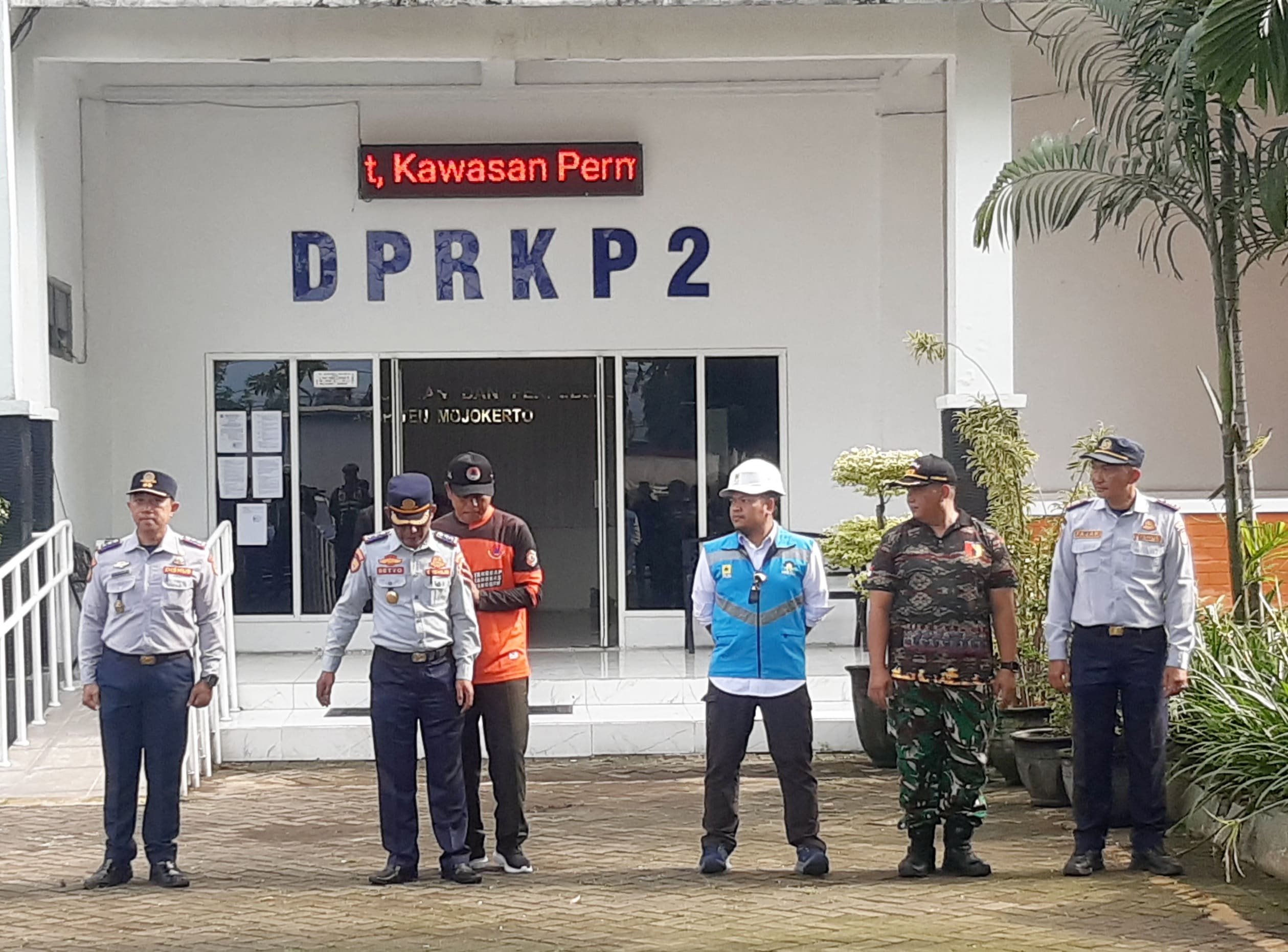 Inisiatif Bupati, DPRKP2 Mojokerto Gelar Apel Pemangkasan Pohon, Jaga Keamanan Jalan Nasional hingga Kabupaten