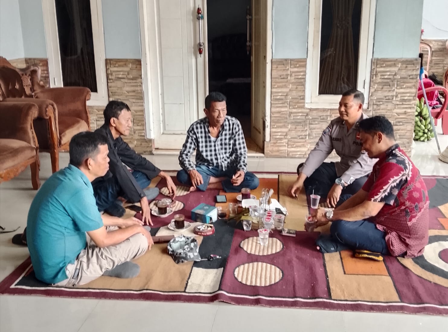 Sinergi Tiga Pilar Mustikasari: Bhabinkamtibmas Dan Kasie Pemtrantib Galang Dukungan Forum RW Jaga Kondusifitas Wilayah