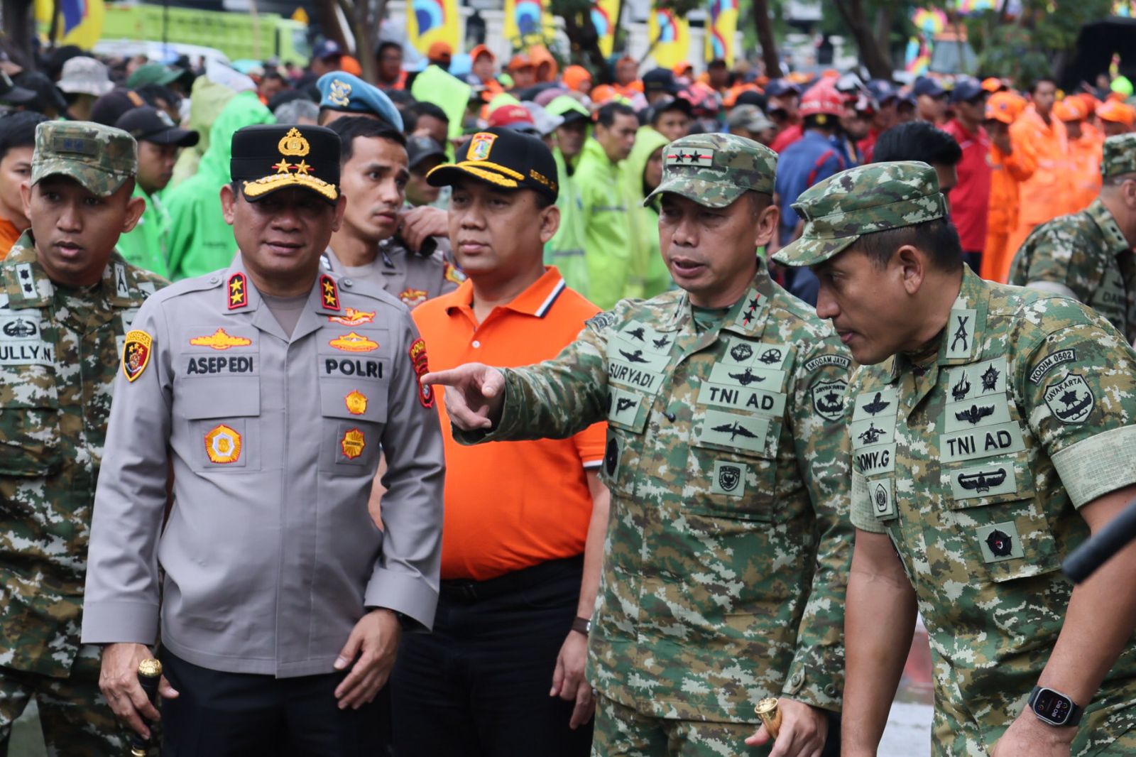 Kompak, TNI-Polri-Warga Jakarta Bersih-bersih Waduk Cincin Papanggo; Pangdam Dan Kapolda Turun Langsung