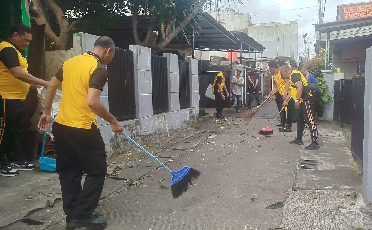 Gelar Kurve Bersama Personil Polsek “Bersih-Bersih Lingkungan Mako”
