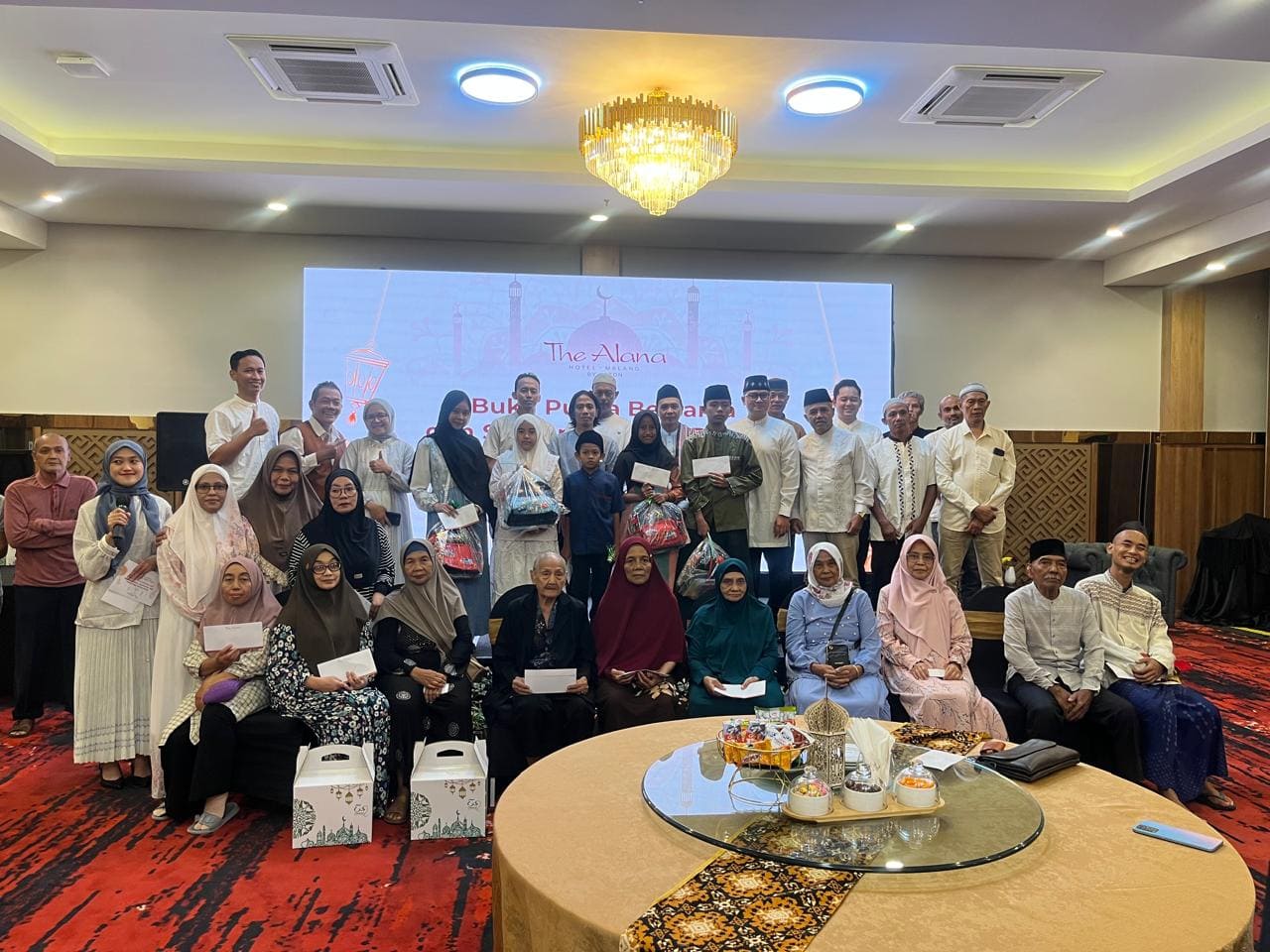 Berbagi Kebahagiaan Ramadan, The Alana Hotel Malang Gelar Buka Puasa Bersama & Santunan Yatim Dhuafa”