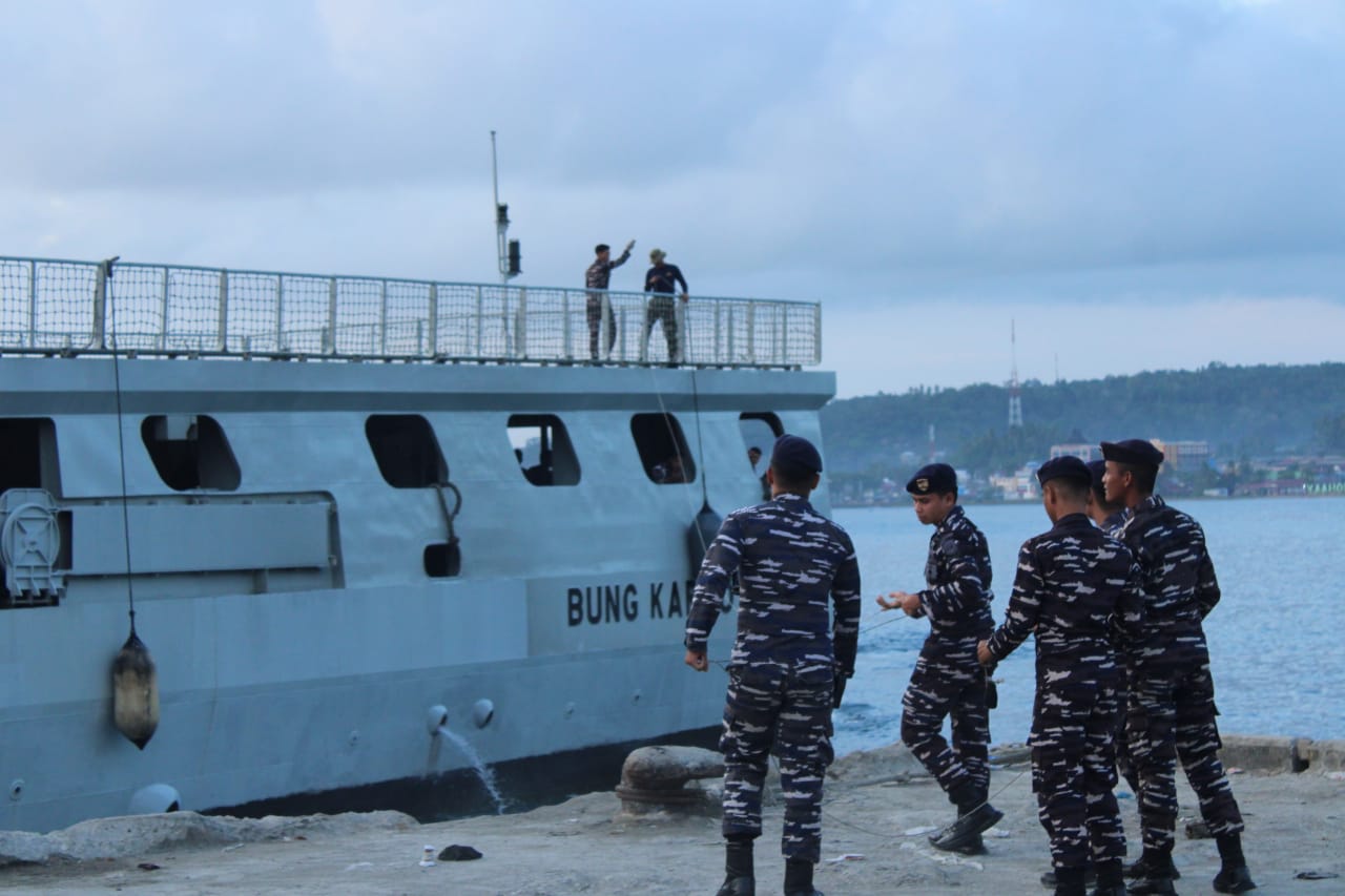 Lanal Nias Sambut Kedatangan Kapal Kepresidenan KRI Bung Karno-369, di Pelabuhan Angin Gunungsitoli, Gelar Open Ship Untuk Masyarakat Nias.