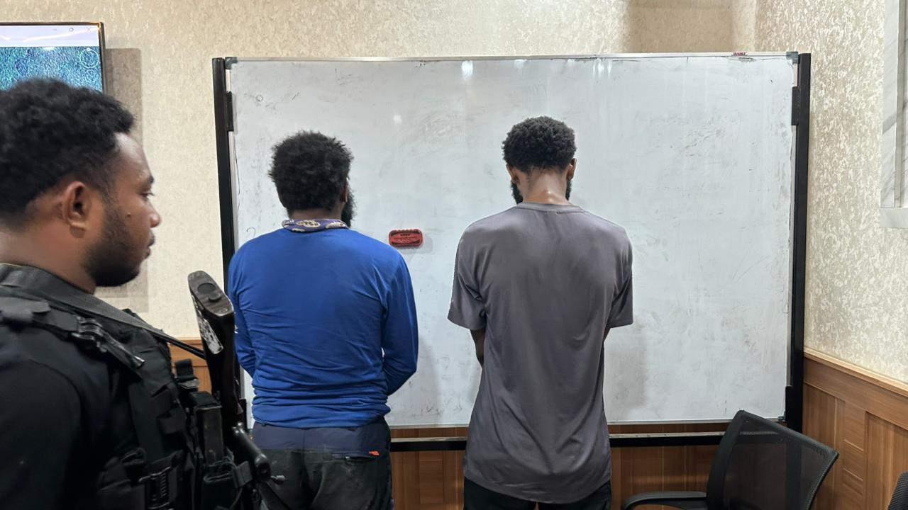 Putus Rantai Logistik Dan Amunisi KKB, Satgas Damai Cartenz Amankan 5 Orang di Nabire