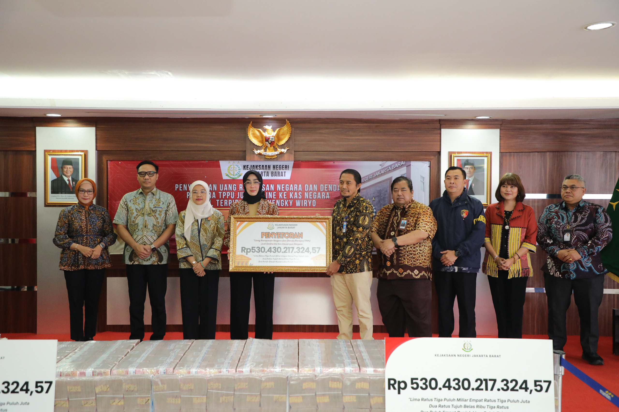 Kejari Jakarta Barat Terima Setoran Uang Rampasan Negara dan Denda Perkara TTPU Kasus Judi Online.