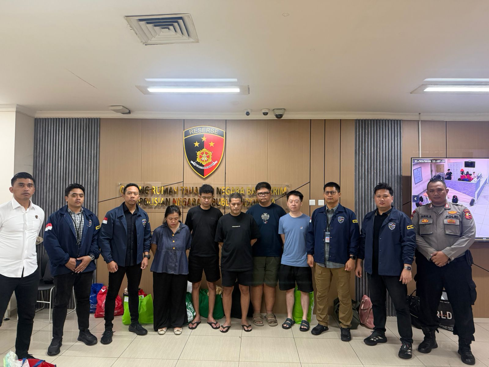 Tahap II Kasus Judi Online Dilaksanakan, Bareskrim Polri Serahkan 5 Tersangka Dan Barang Bukti Rp.55 Miliar ke Jaksa