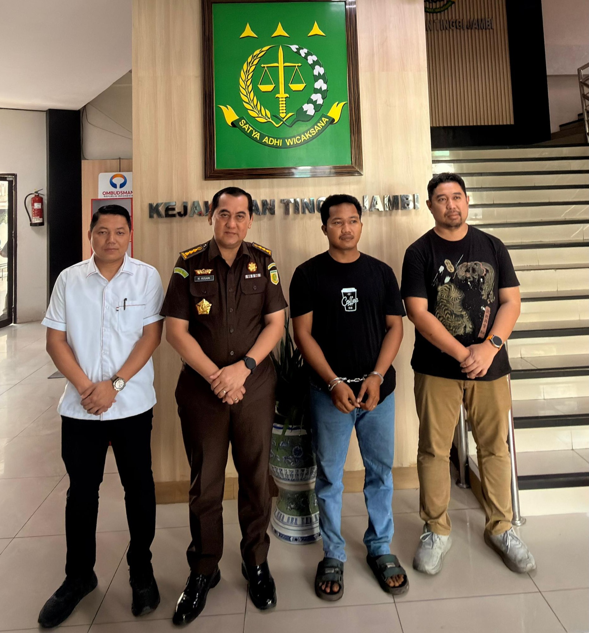 Tim Intelijen Kejagung RI Bersama Kejati Jambi  Amankan DPO Pidana Perlindungan Anak Asal Kejaksaan Negeri Muaro Jambi.