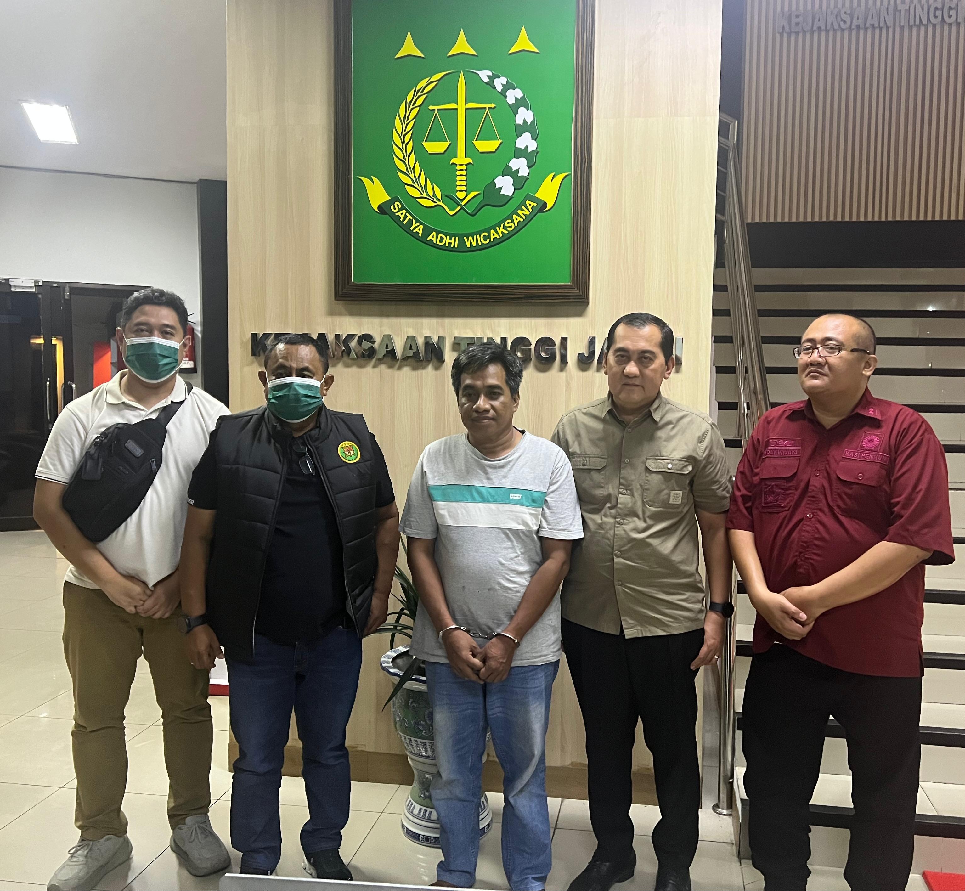 Tim Satgas SIRI Kejaksaan Agung RI Amankan DPO Kasus Penggelapan Asal Kejaksaan Negeri Jambi.