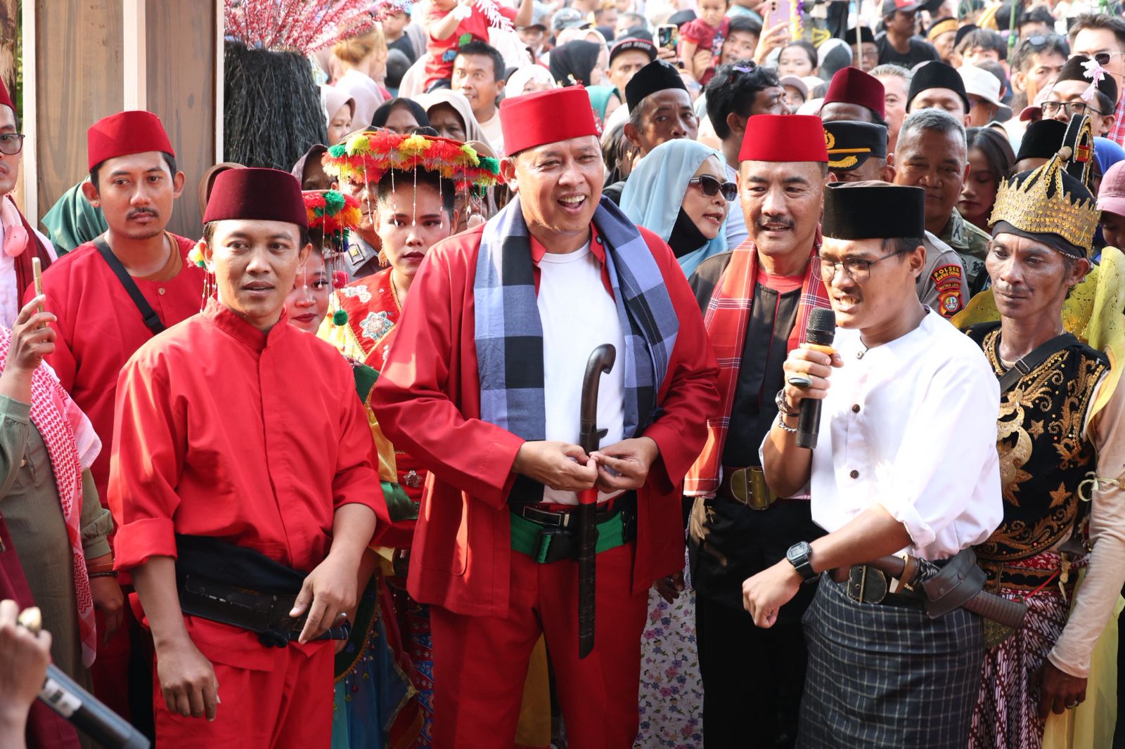 Festival Adu Bedug Dan Dondang ke-19 Meriahkan Mustika Jaya, Tri Adhianto Ajak Lestarikan Budaya