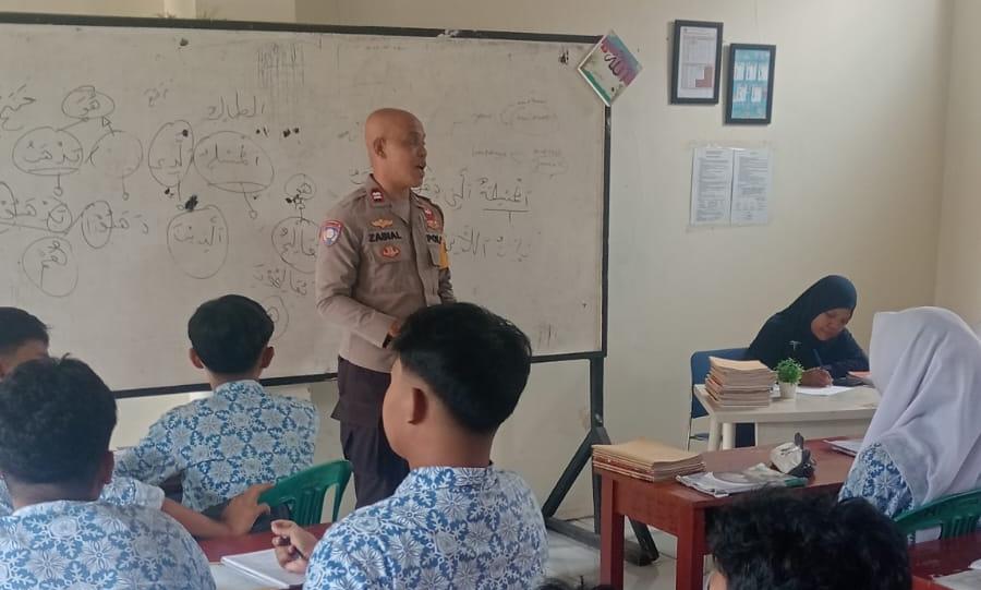 Ajak Siswa Kejar Cita-Cita, Bhabinkamtibmas Polsek Bantargebang Sosialisasi Anti-Tawuran di SMP Nurul Huda