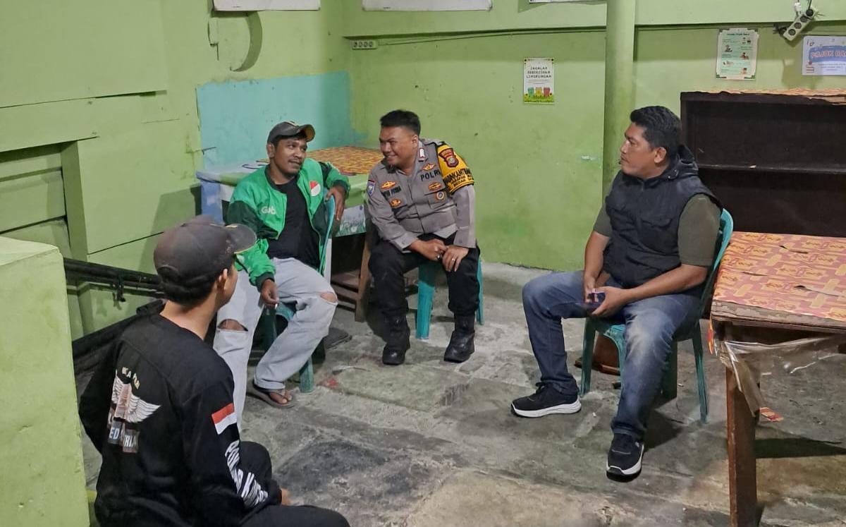 Jelang Dini Hari, Bhabinkamtibmas Polsek Medan Satria Perkuat Pengamanan Siskamling di Harapan Mulya