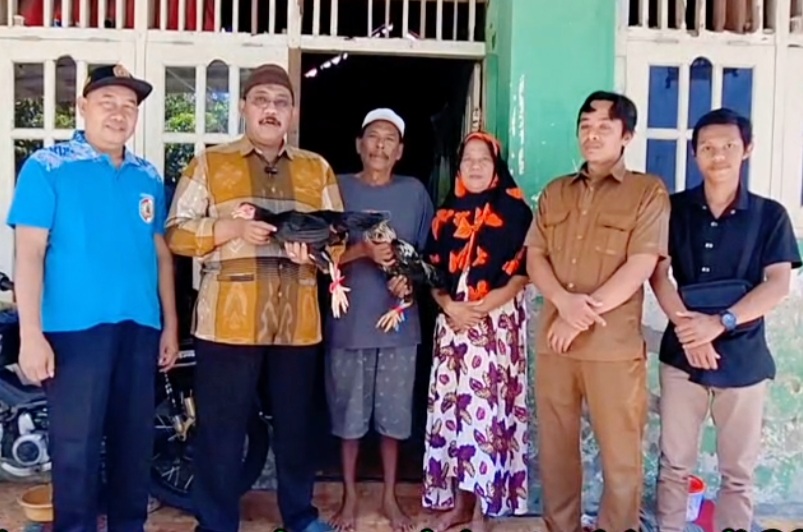 H Afan Faizin MPd Kades Lebaksono Kembali Salurkan Bantuan Ayam untuk Warganya