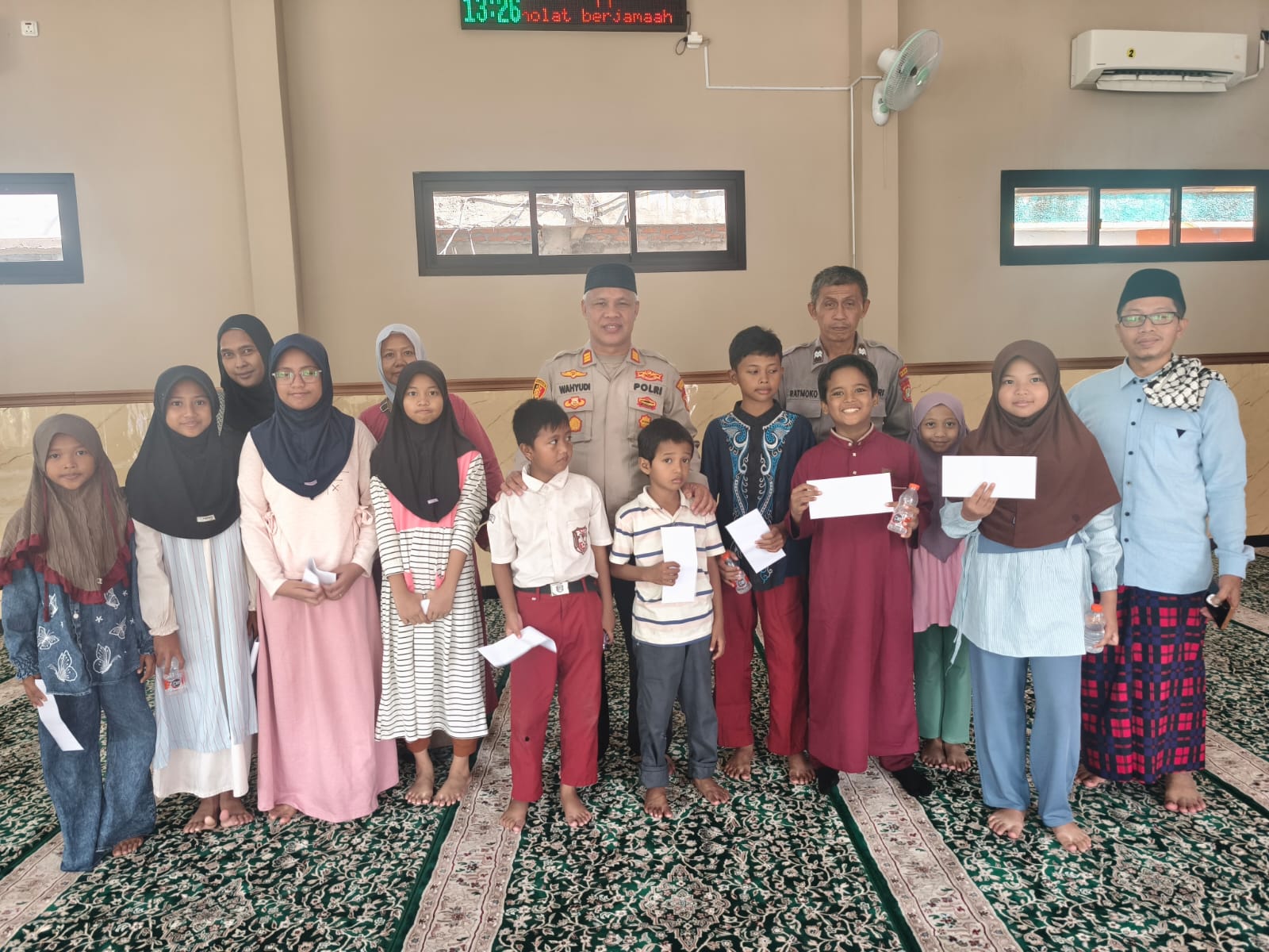 Rabu Berkah Kapolsek Bekasi Barat Berikan Santunan Kepada Anak Yatim di Kotabaru